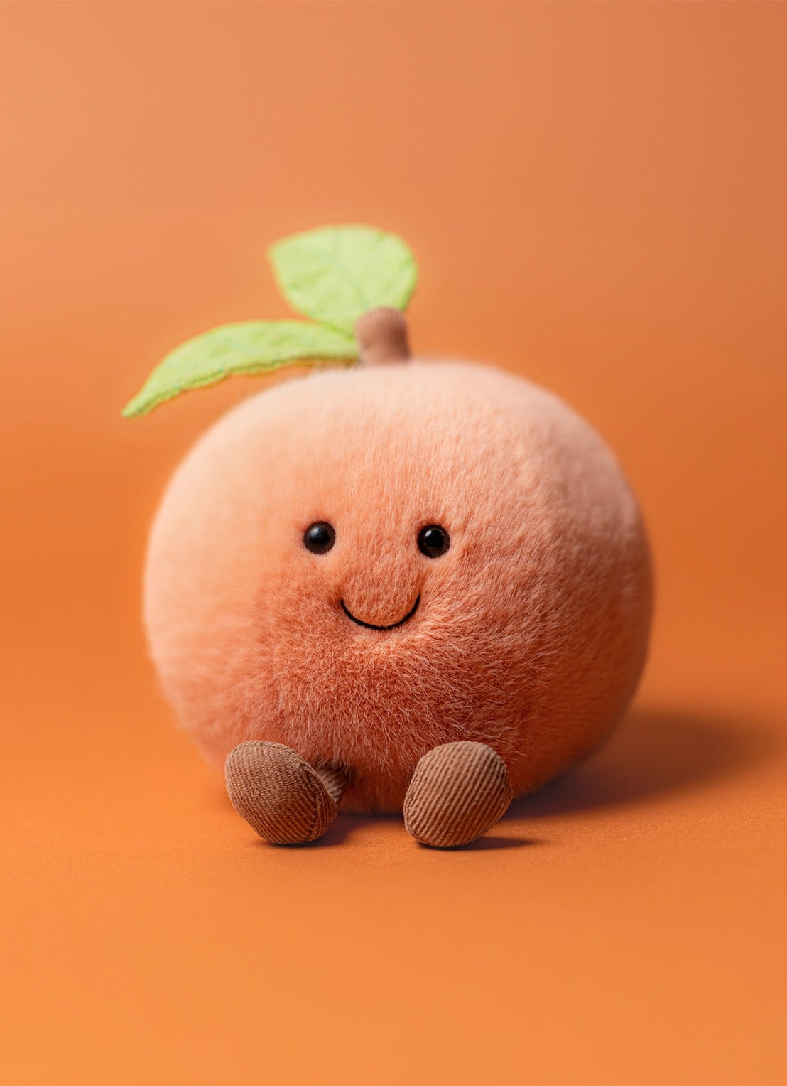 Jellycat Amuseables Peach knuffel 14 cm  - voorkant 2 oranje