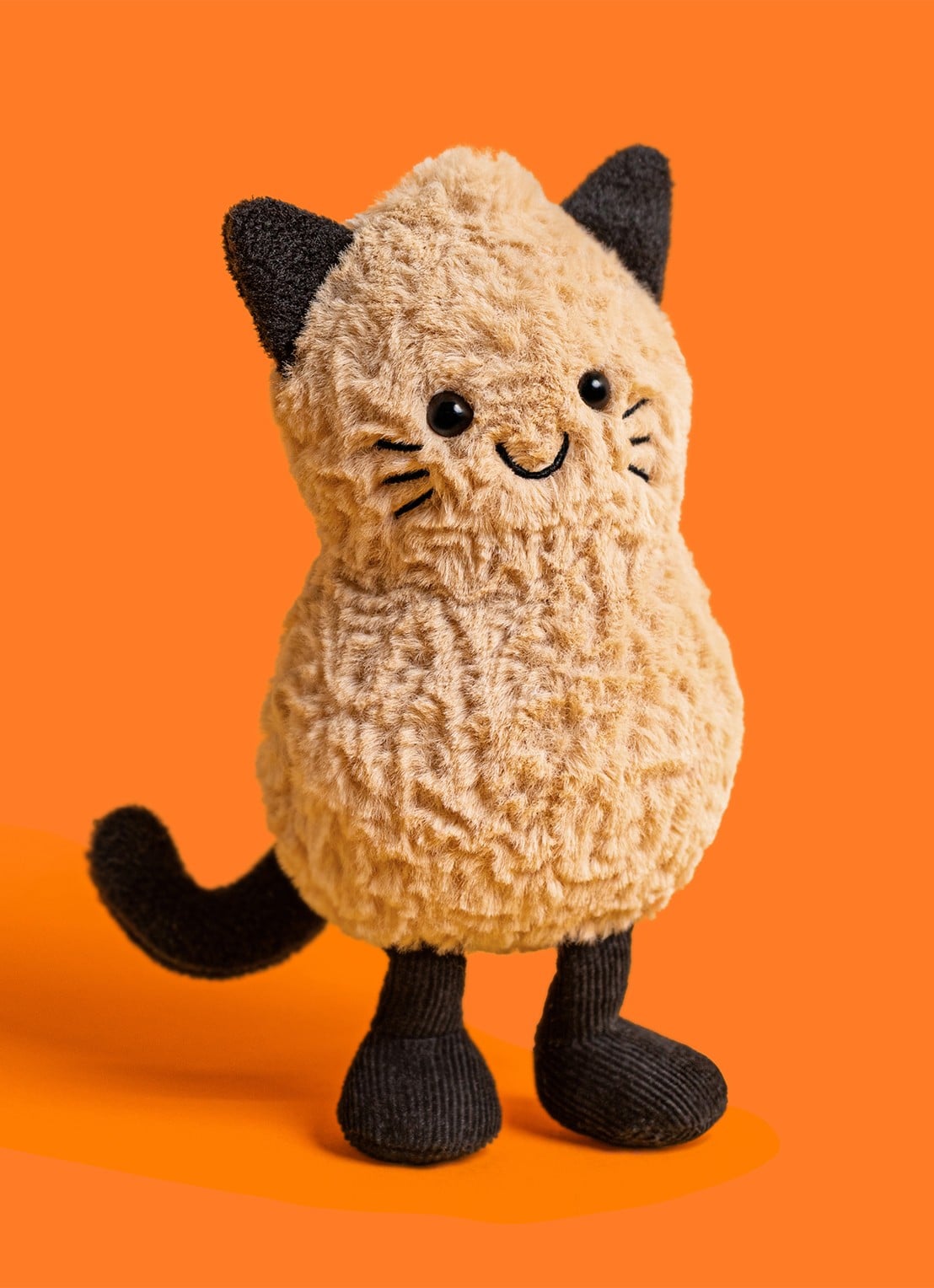 Jellycat Amuseables Peanut Cat Outfit knuffel 15 cm - detail 2 beige
