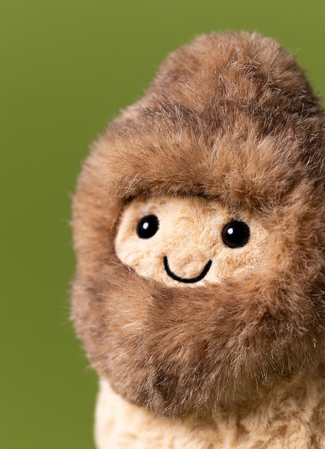 Jellycat Amuseables Peanut Yeti Outfit knuffel 12 cm - voorkant 3 beige