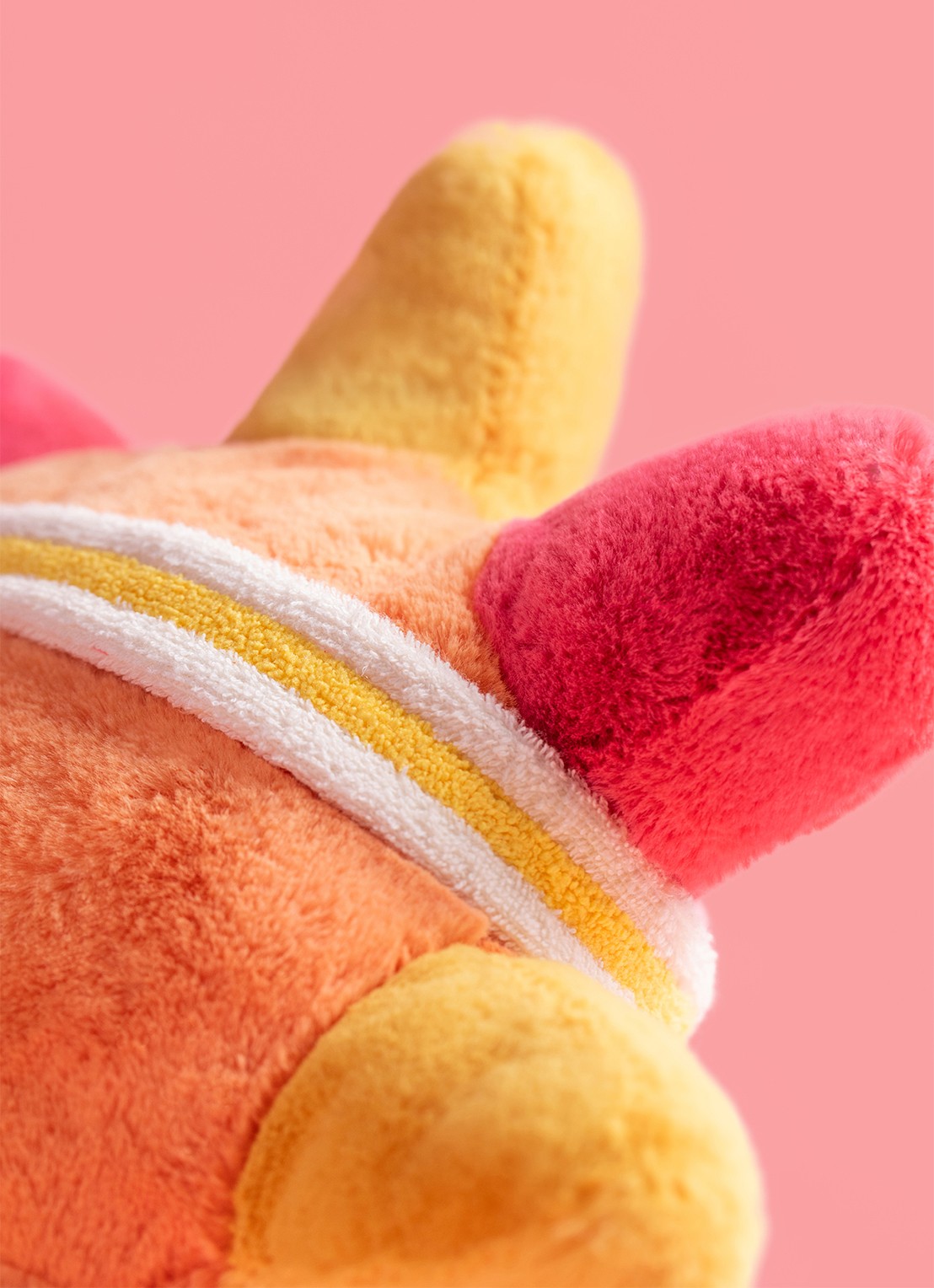 Jellycat Amuseables Sun 'Roller Skates' knuffel 24 cm - detail 3 multicolor