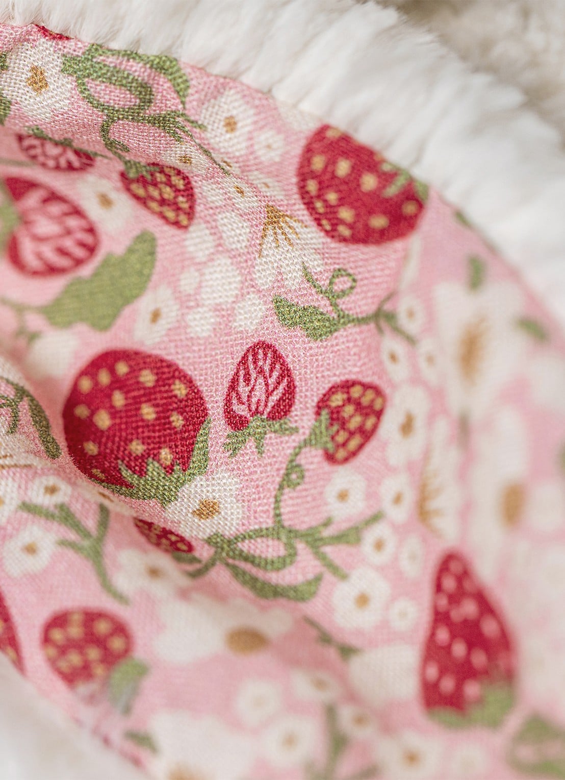 Jellycat Blossom Cream Bunny 'Berry' knuffel  - detail 6 beige