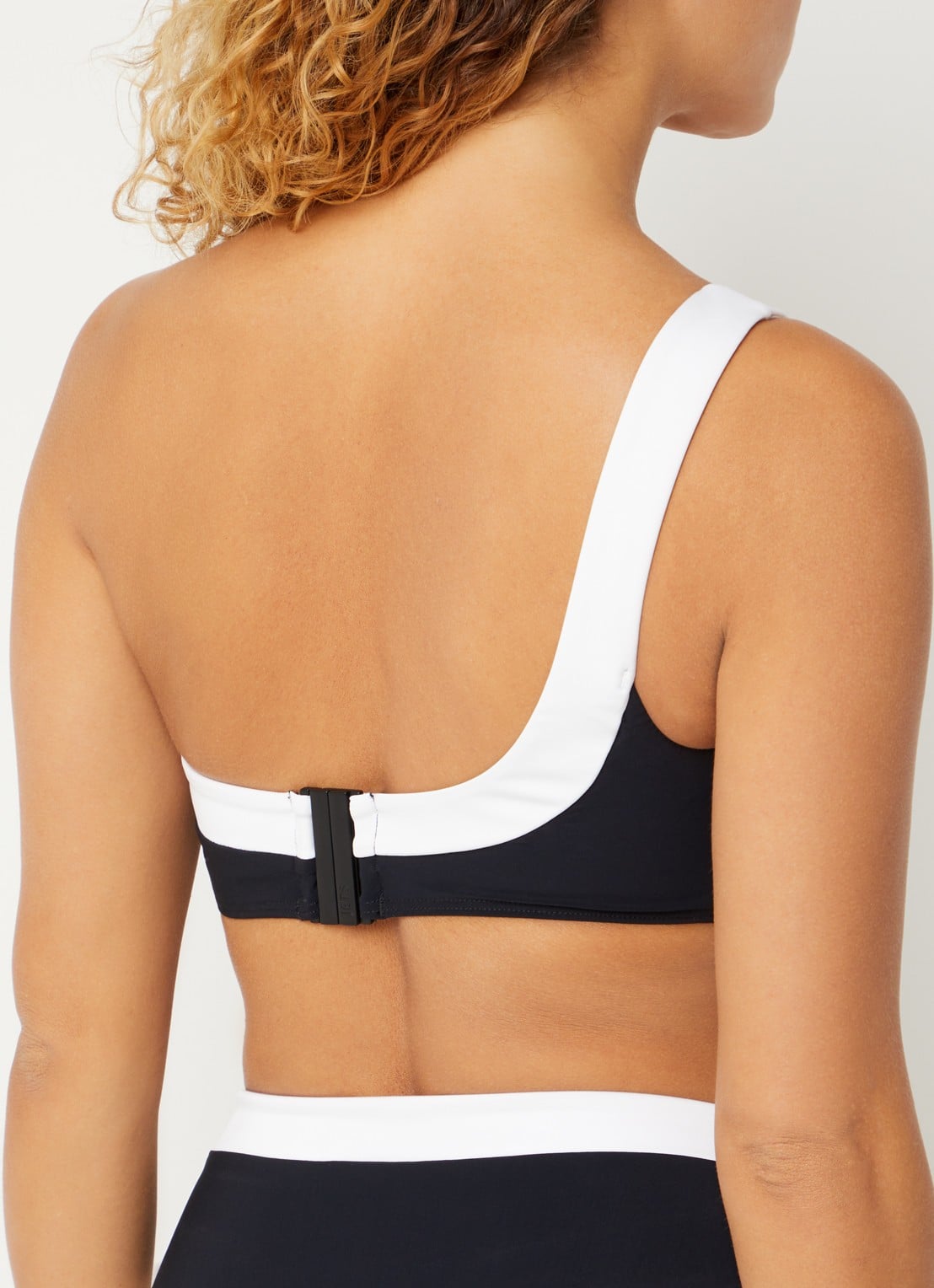 JETS Australia Jetset Eternal one shoulder bikinitop met uitneembare vulling - achterkant zwart