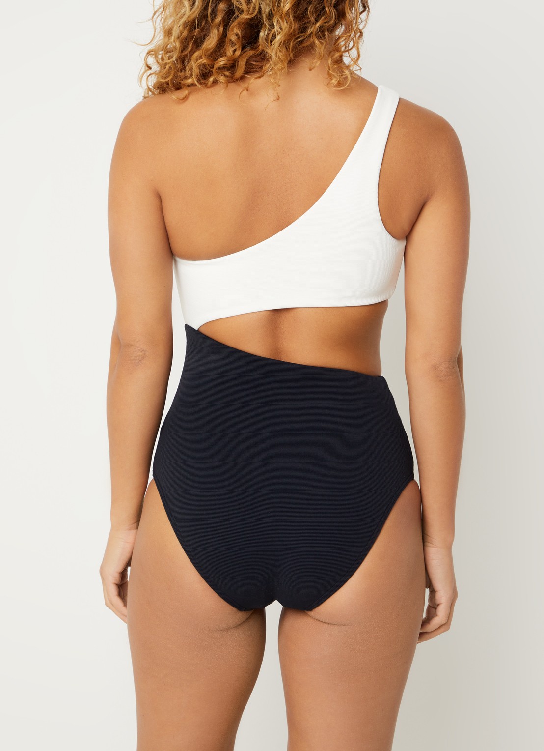 JETS Australia One shoulder badpak met uitneembare vulling en cut-out detail - achterkant gebroken wit