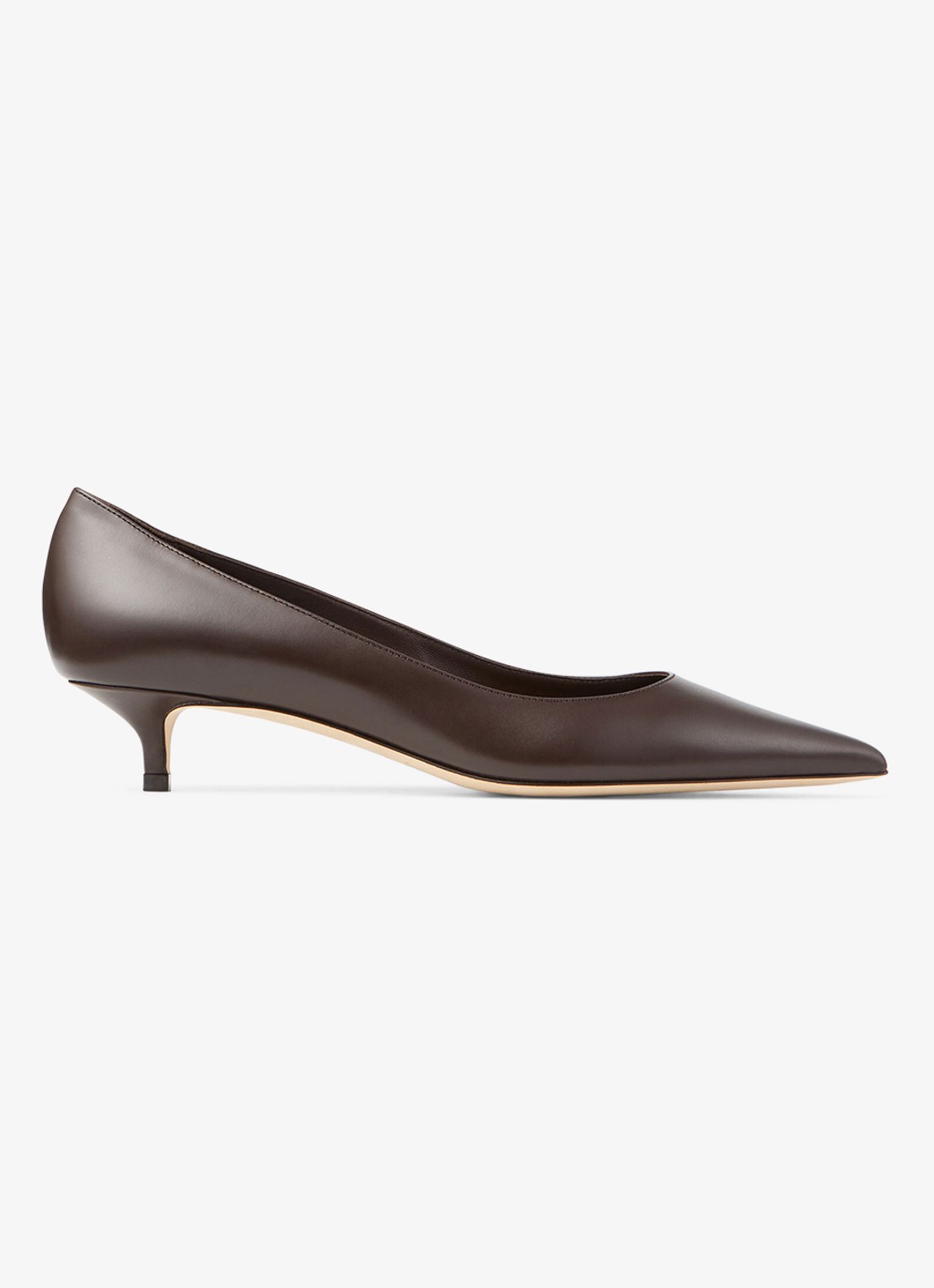 Jimmy Choo Amelia pump van kalfsleer - voorkant donkerbruin