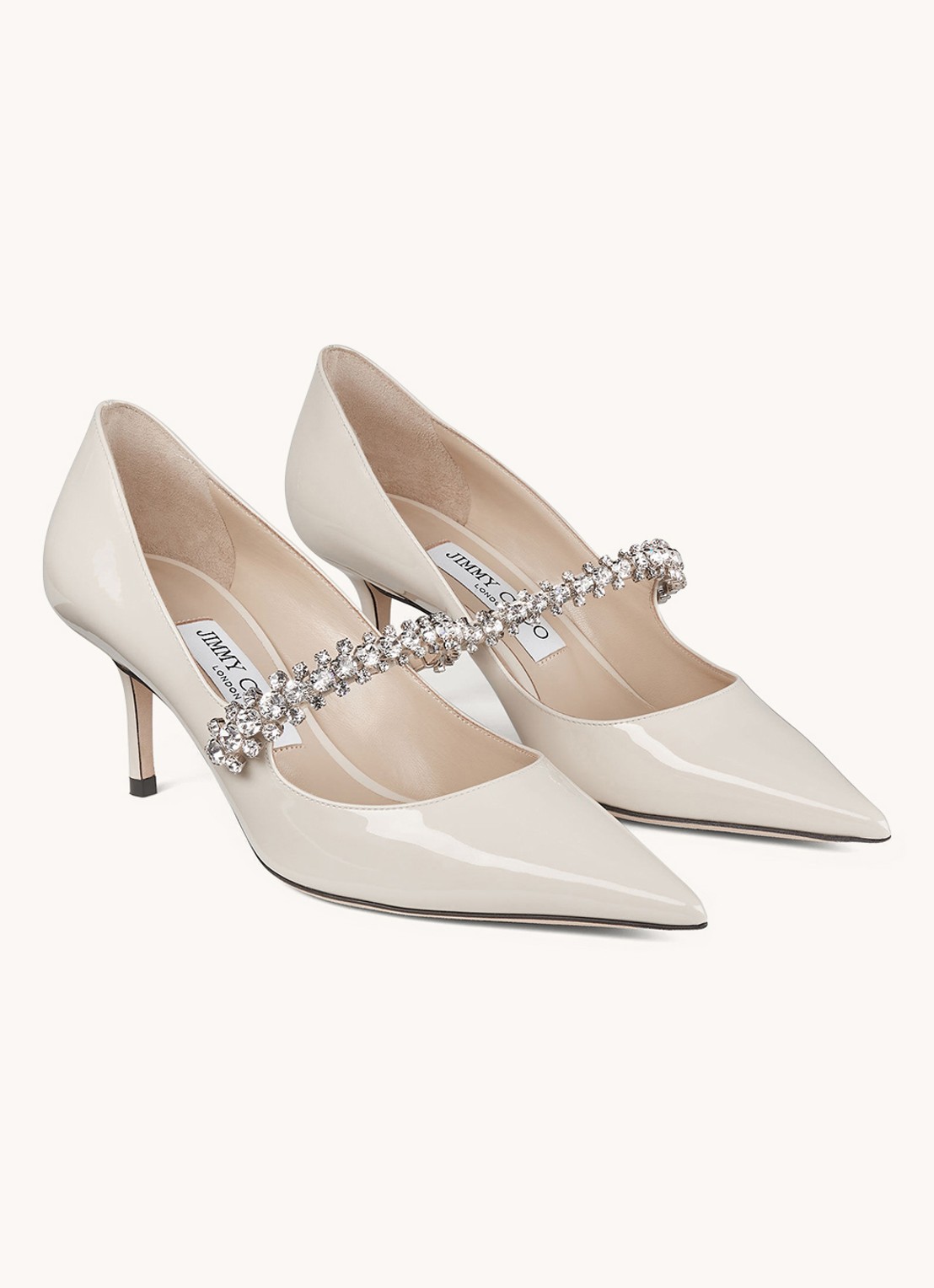 Jimmy Choo Bing 65 pump van lakleer met strass - detail gebroken wit