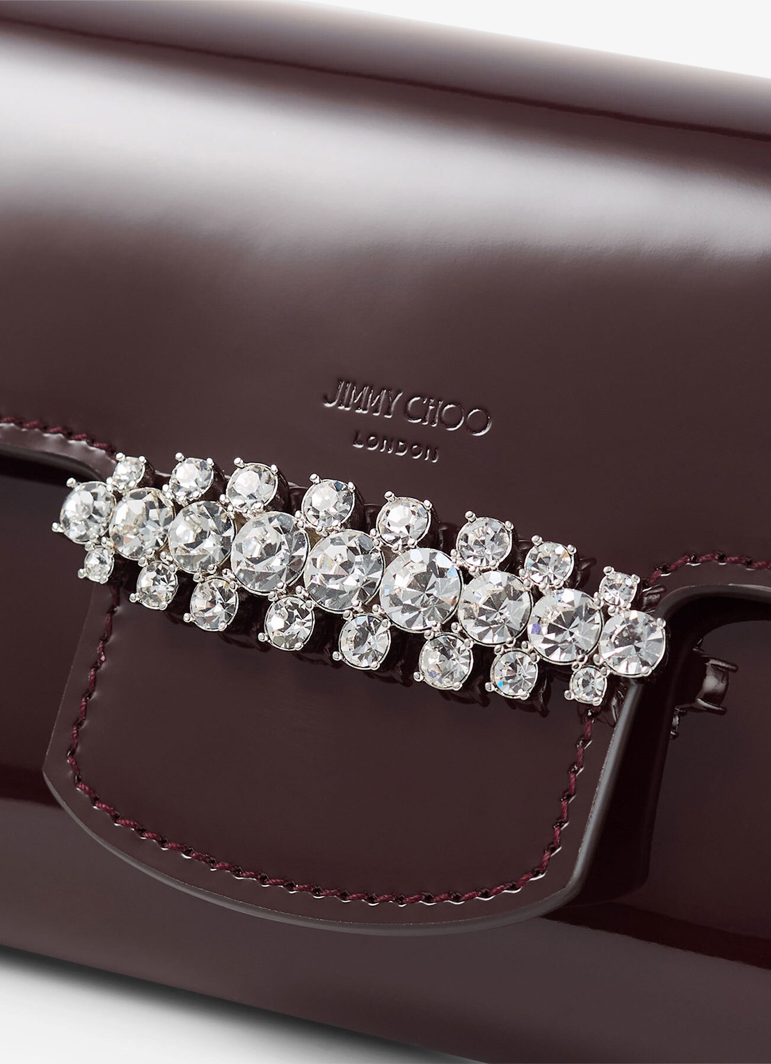Jimmy Choo Bing clutch van lakleer met afneembare schouderriem - detail 3 deep merlot