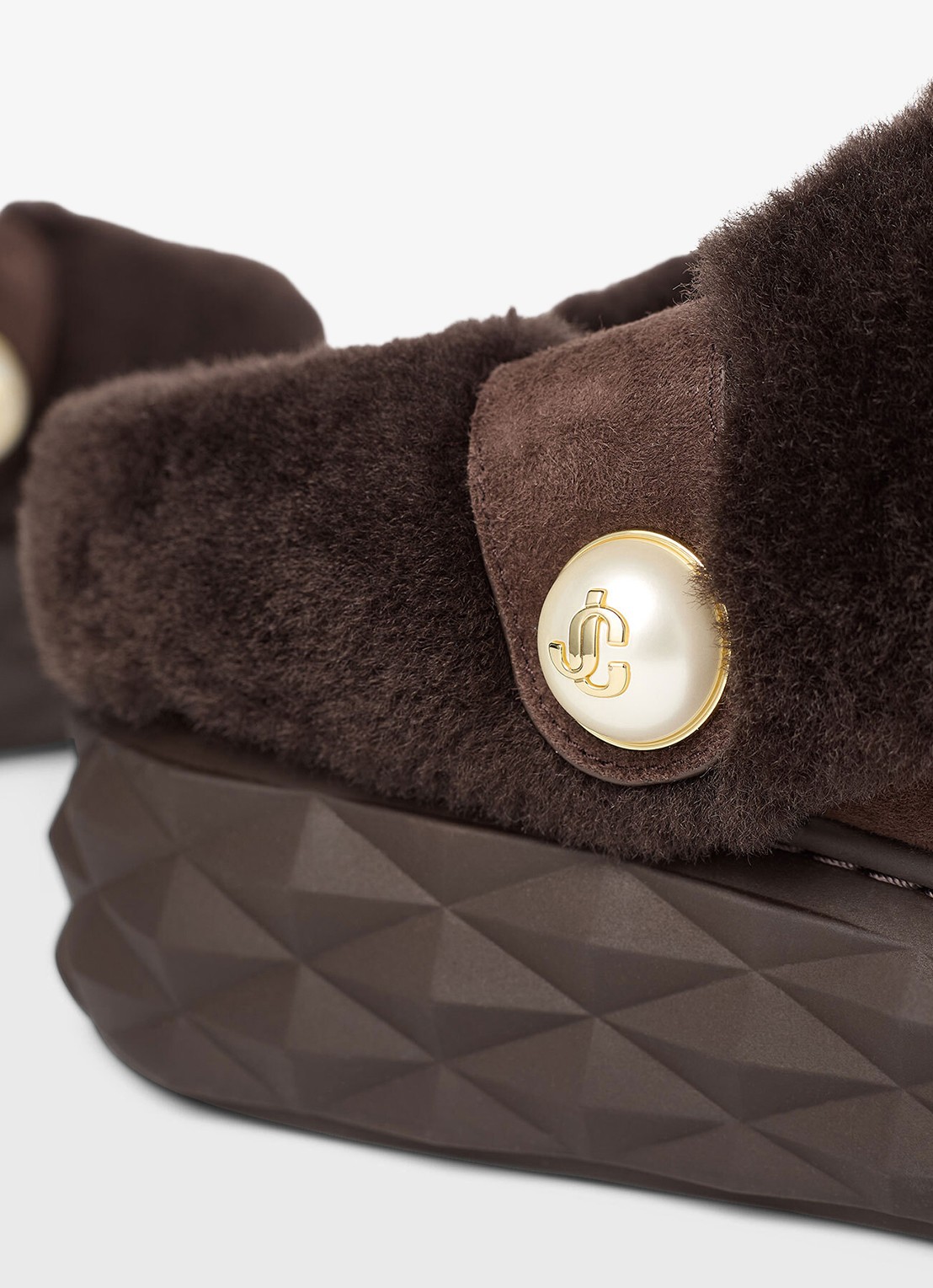 Jimmy Choo Diamond Maxi Mule/F instapper van lamssuède - detail 4 donkerbruin