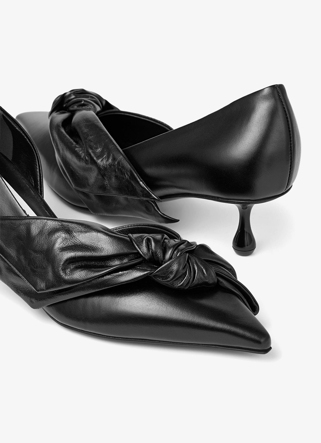 Jimmy Choo Issy 50 pump van kalfsleer - detail 3 zwart