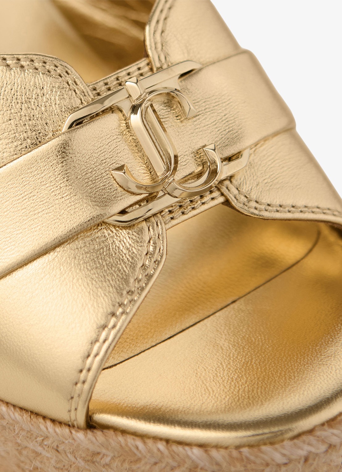 Jimmy Choo Leda Wedge 100 sleehak van lamsleer met metallic finish - detail 2 goud