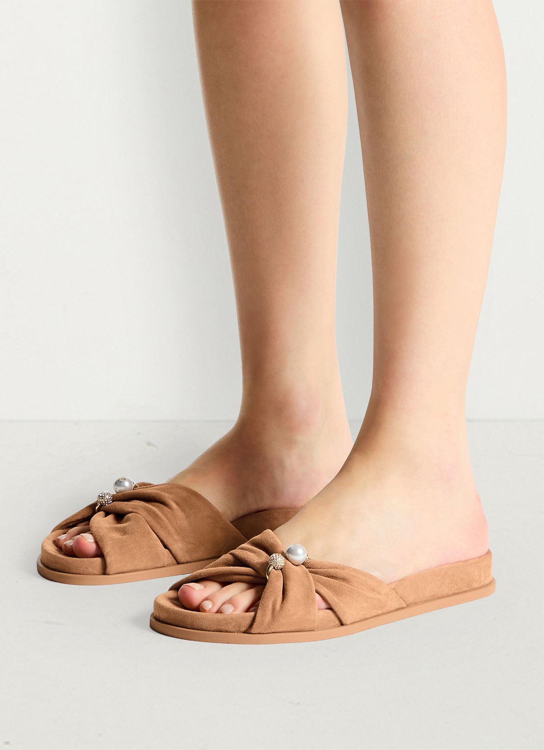 Jimmy Choo Rafi slipper van geitensuède - voorkant 6 lichtbruin