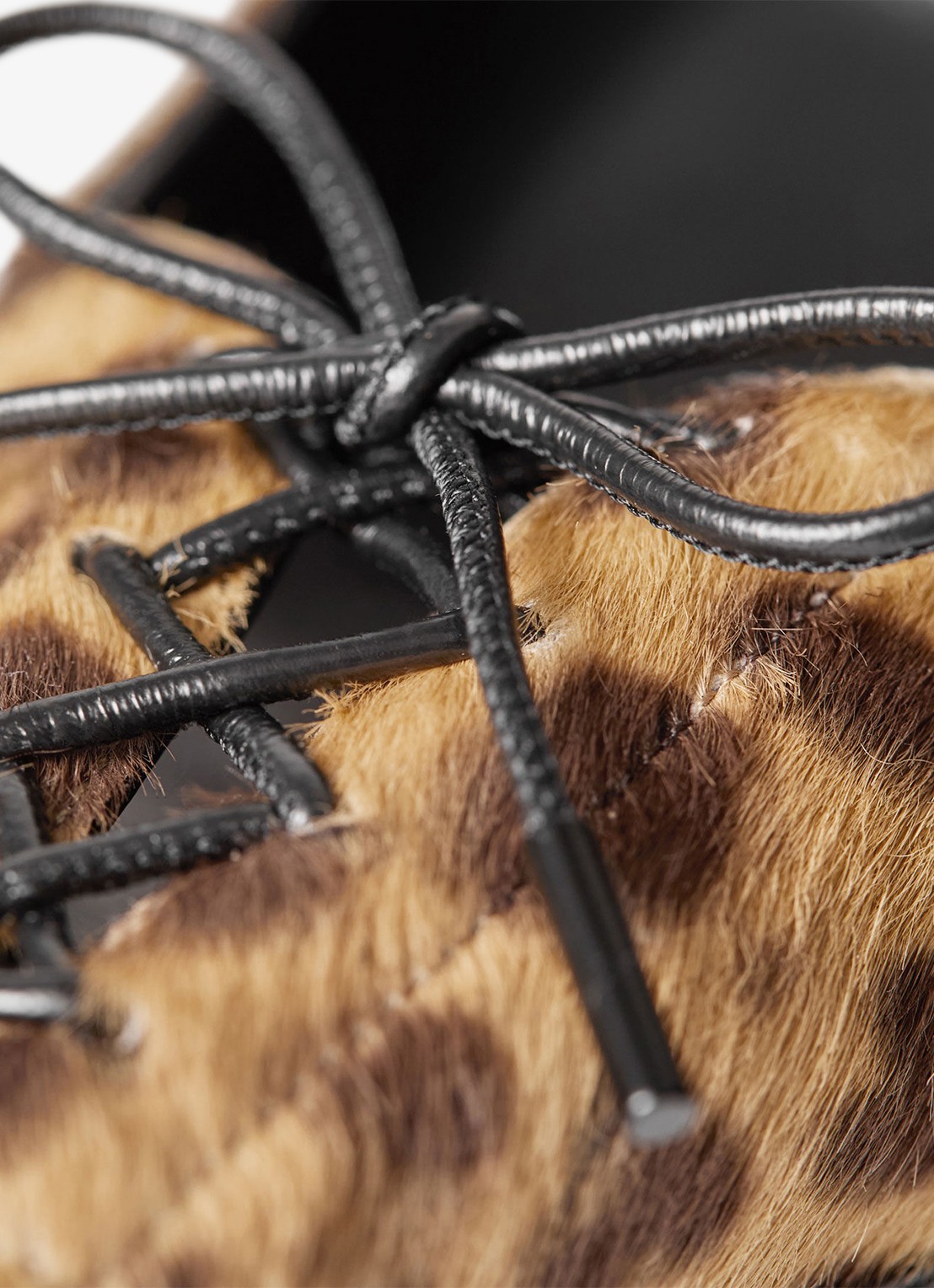 Jimmy Choo Scarlett 50 pump van kalfsleer - detail 4 lichtbruin
