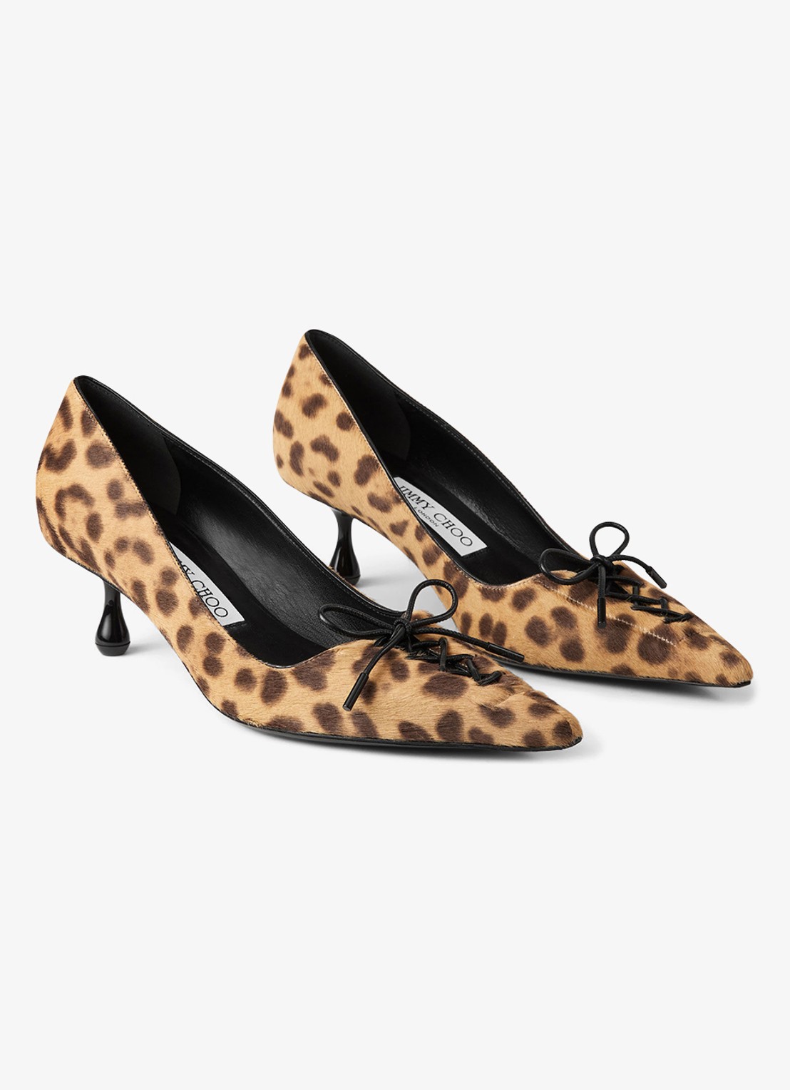 Jimmy Choo Scarlett 50 pump van kalfsleer - voorkant 2 lichtbruin