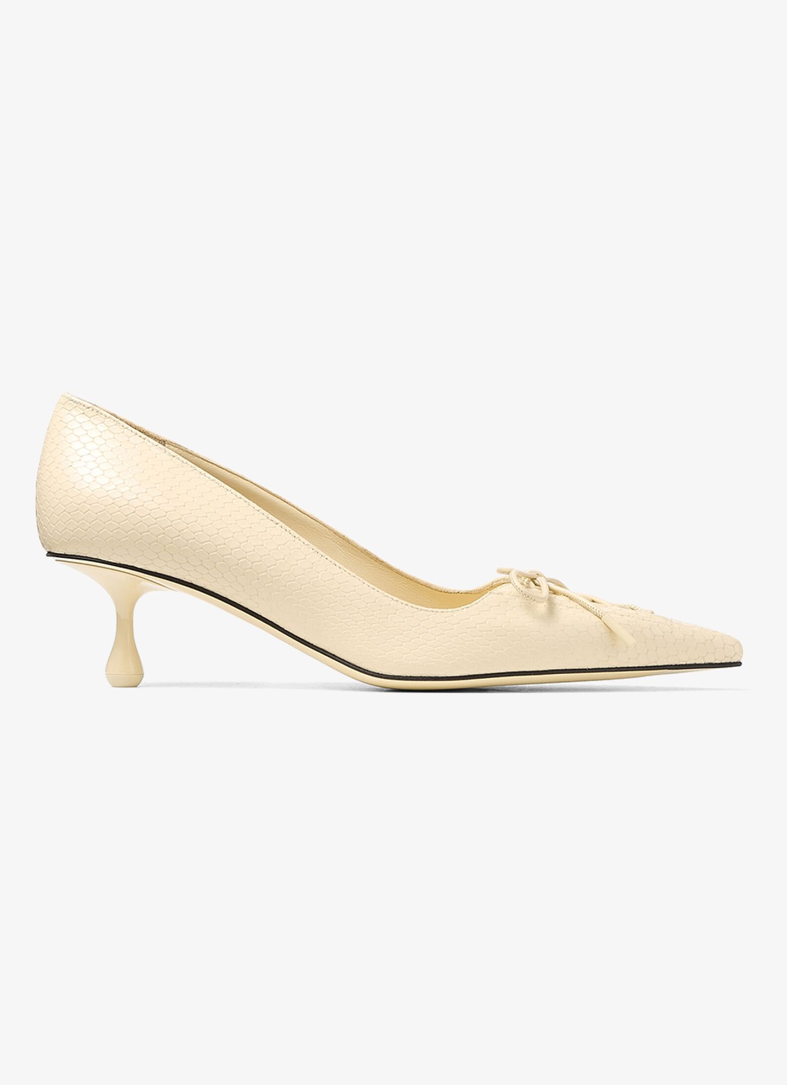 Jimmy Choo Scarlett 50 pump van kalfsleer - voorkant creme