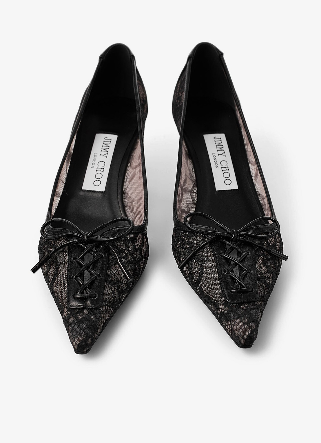 Jimmy Choo Scarlett 50 pump van kant met lamsleren details - detail zwart