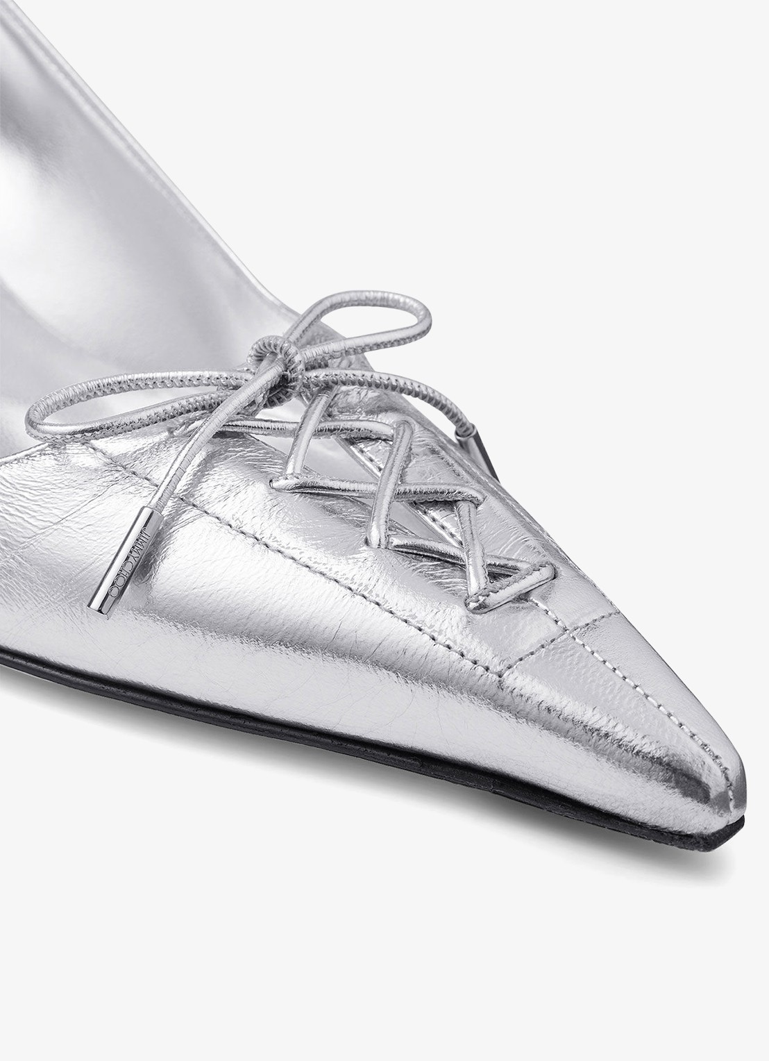 Jimmy Choo Scarlett 50 pump van lamsleer met metallic finish - detail 2 zilver