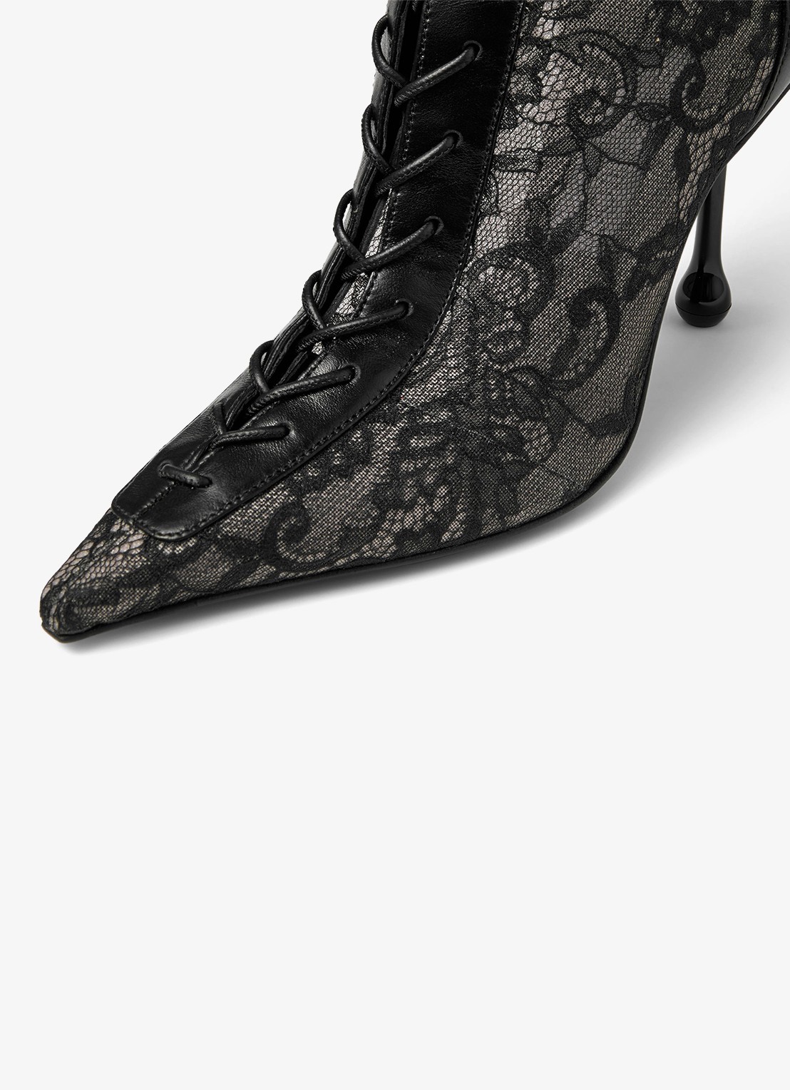 Jimmy Choo Scarlett 95 enkellaarsje van kant met lamsleren details - detail 4 zwart
