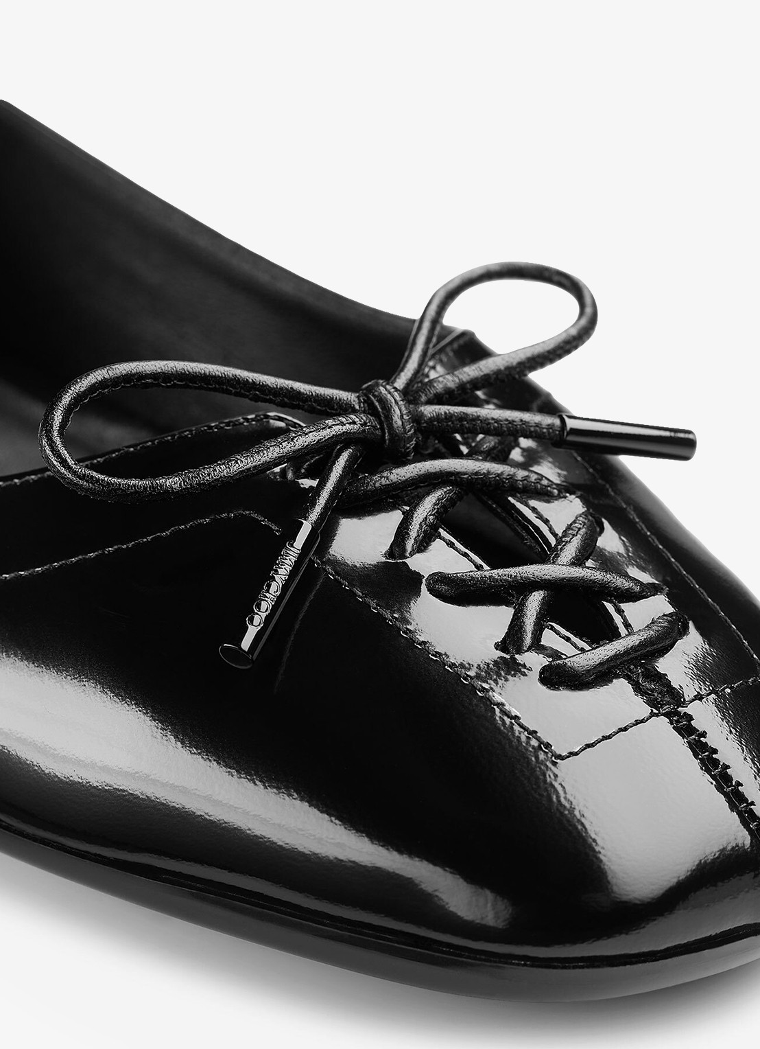 Jimmy Choo Scarlett ballerina van lamsleer met lakfinish - detail 4 zwart