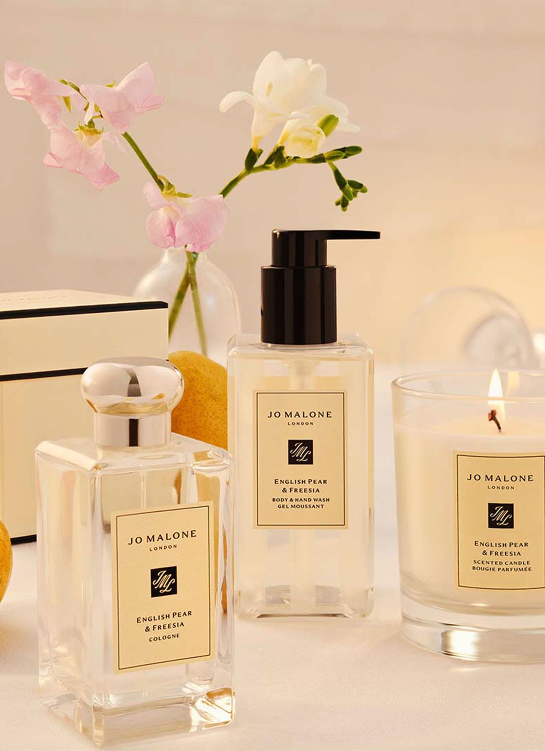 Jo Malone London English Pear & Freesia Deluxe Candle - geurkaars 600 gram - detail 3 undefined