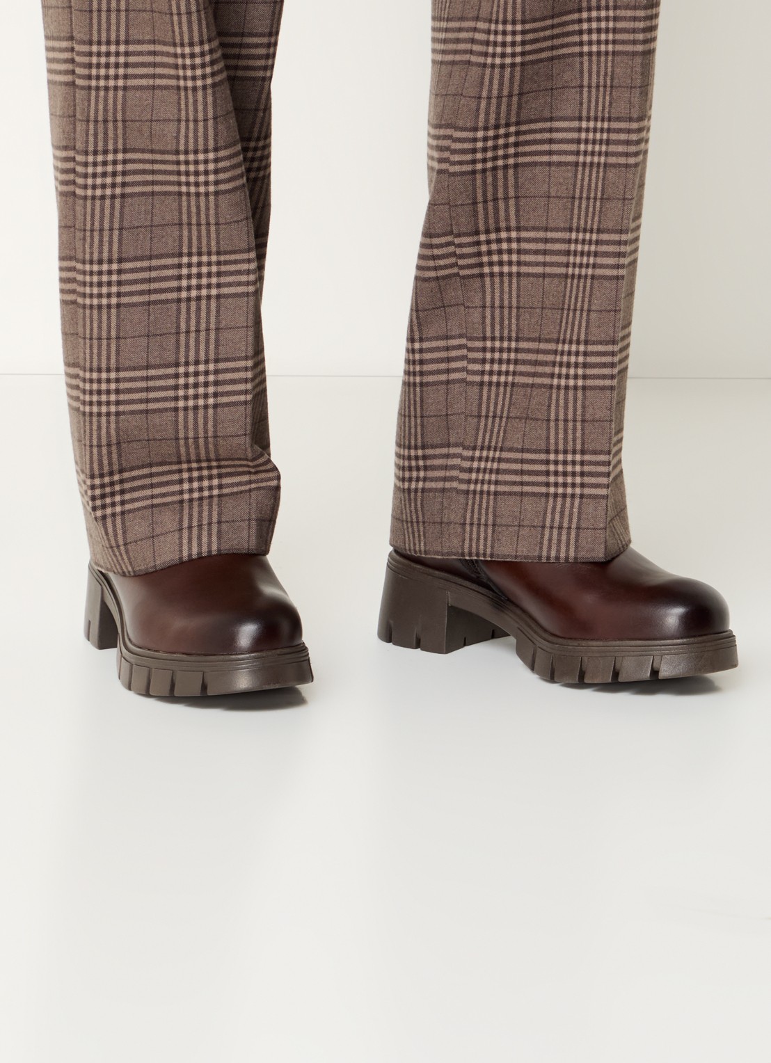 Jonak Arona chelsea boot van leer  - voorkant 3 kastanjebruin