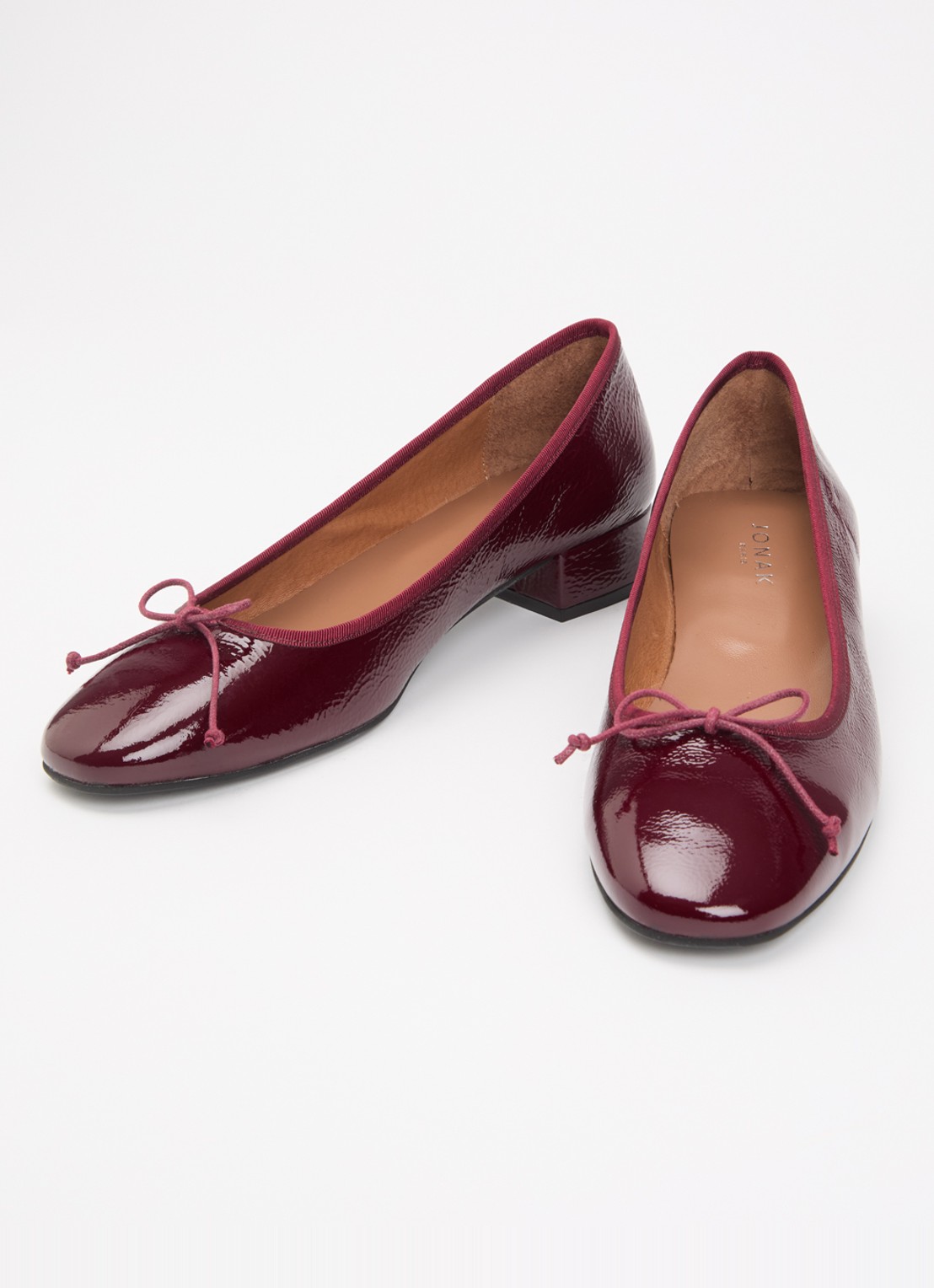 Jonak Dadou ballerina van geitenleer met lakfinish - detail 2 bordeauxrood