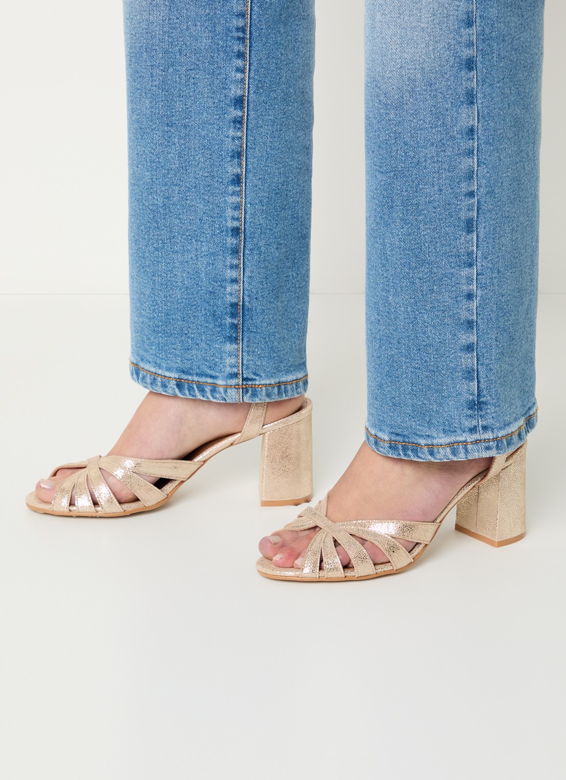 Jonak Debacq sandalette met metallic finish - voorkant 2 witgoud