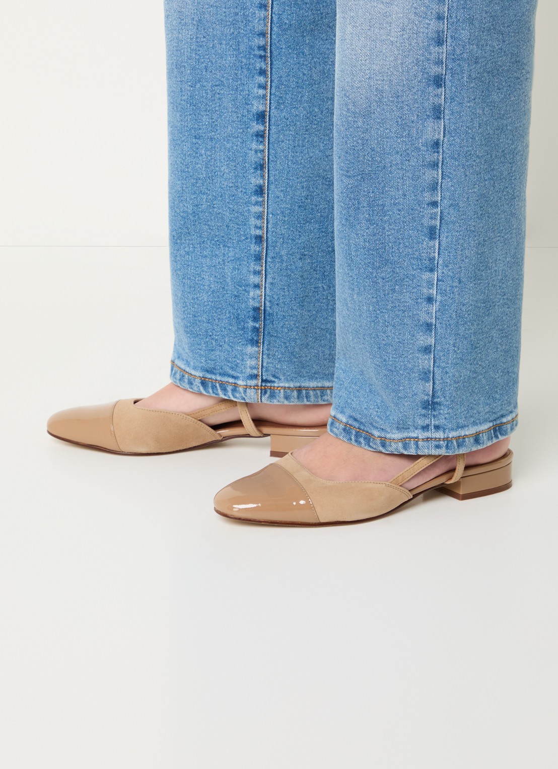 Jonak Dhapou slingback van kalfssuède met lakleren details - voorkant 6 beige