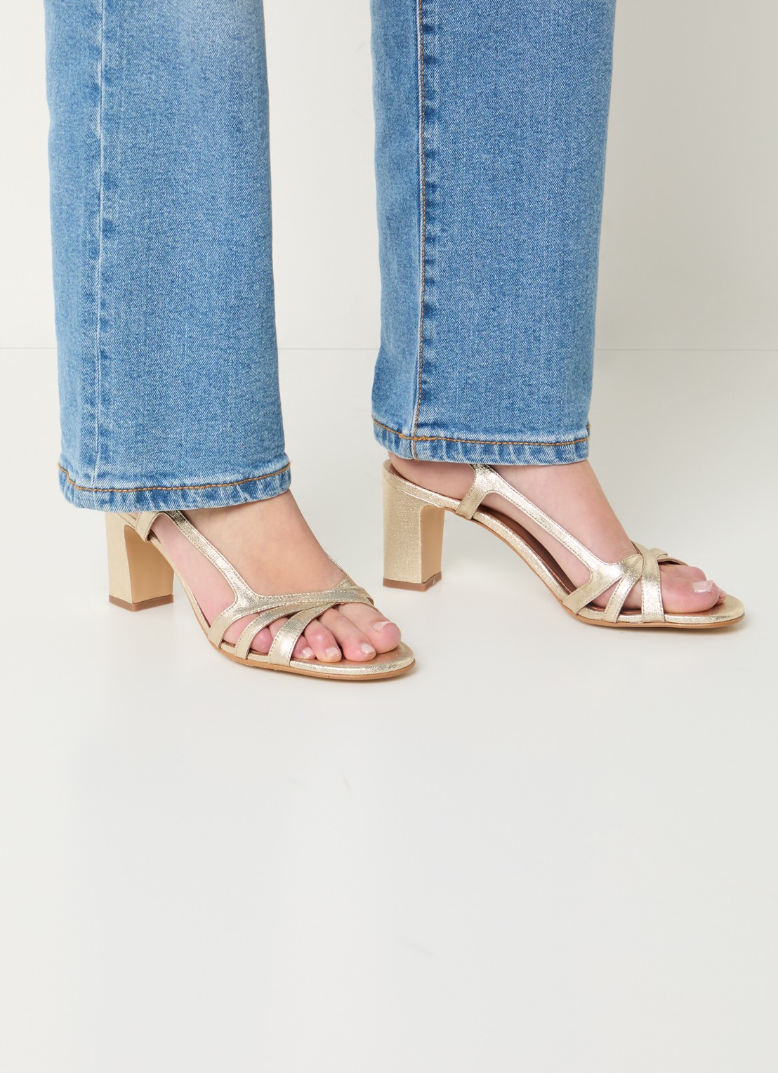 Jonak Vaiana sandalette met metallic finish - voorkant 2 goud