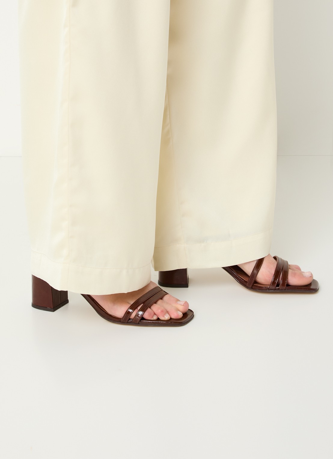 Jonak Vimy sandalette van kalfsleer met lakfinish - voorkant 6 kastanjebruin