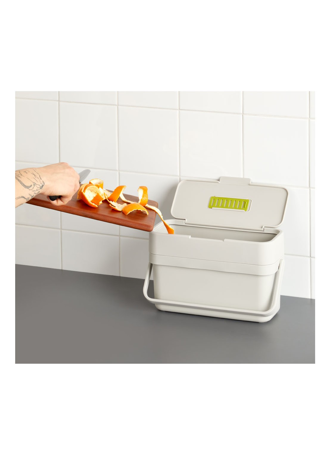 Joseph Joseph Compo 4 Food compost prullenbak 4 liter - voorkant 2 lichtgrijs