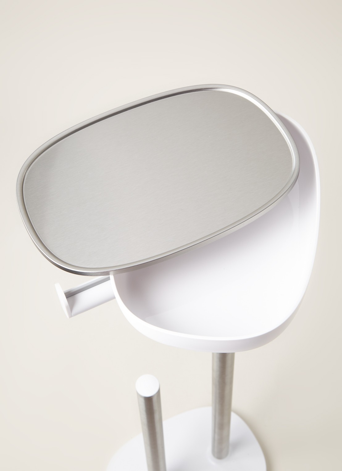 Joseph Joseph EasyStore Butler Plus toiletrolhouder - detail zilver