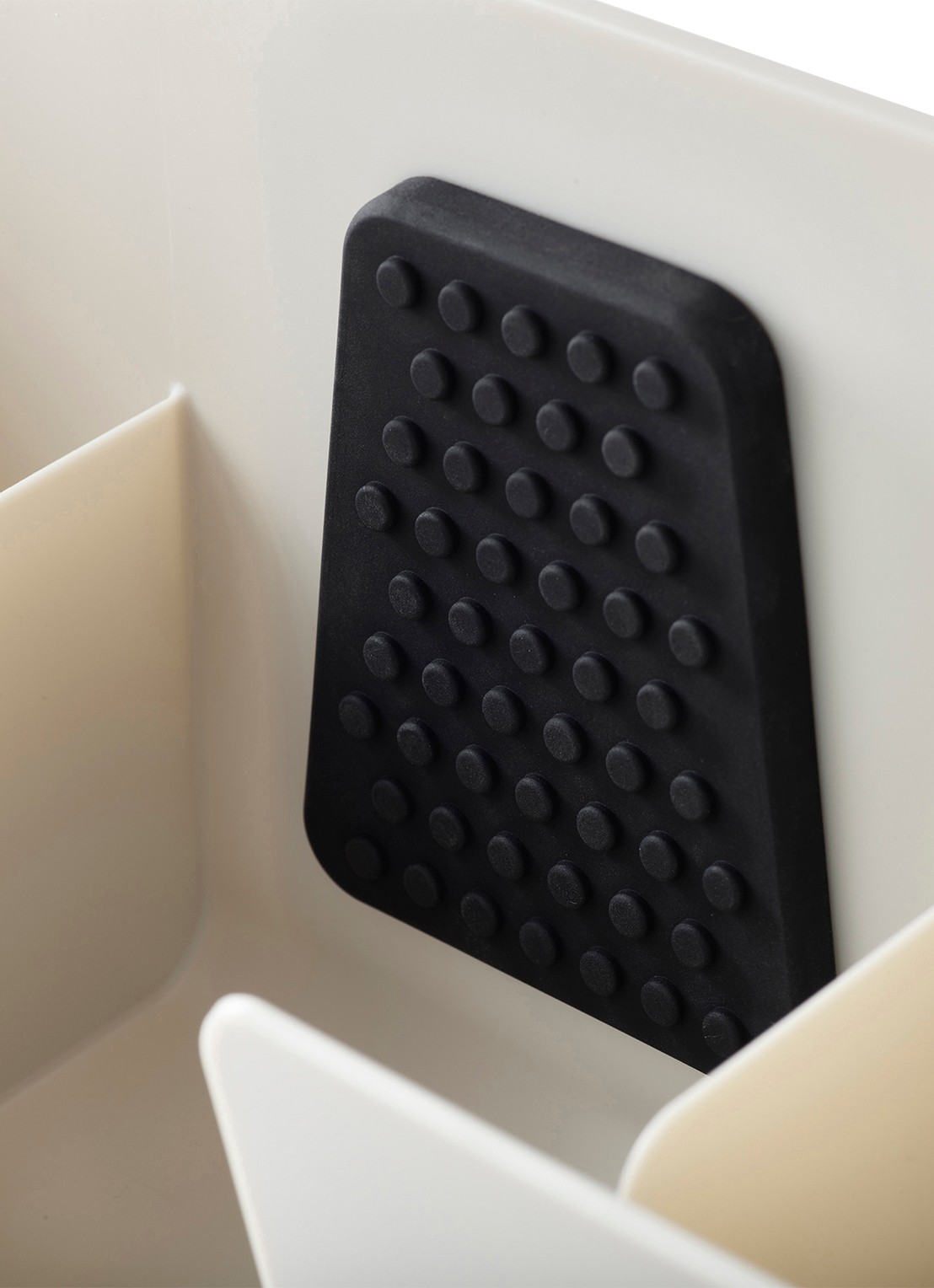 Joseph Joseph IronHub strijkijzerhouder - detail 3 beige