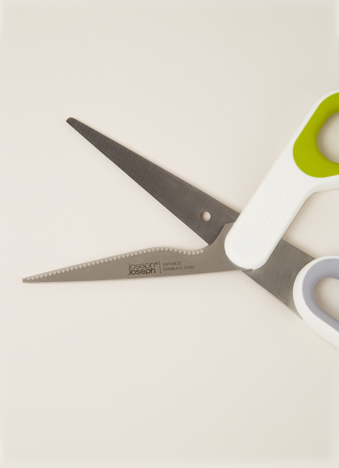 Joseph Joseph Power Grip keukenschaar - detail wit