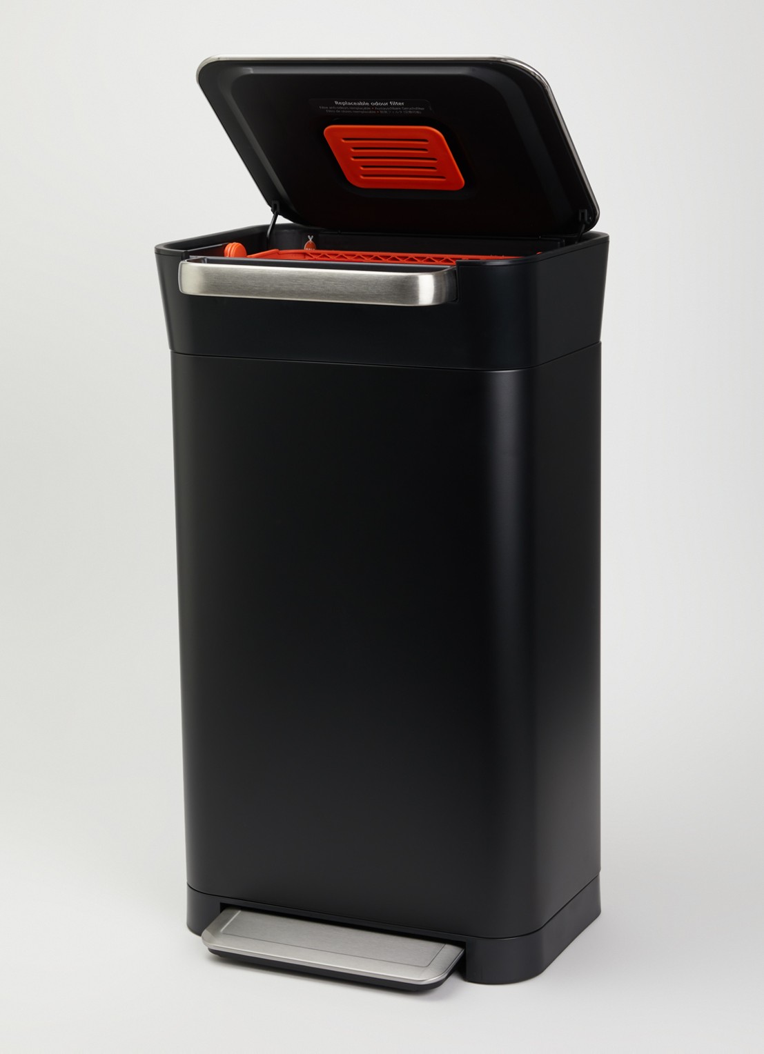Joseph Joseph Titan 30 pedaalemmer met afvalpers 30 liter - voorkant 2 zwart