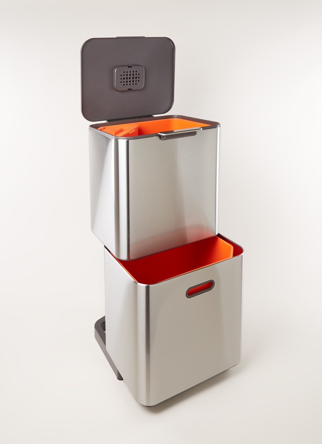 Joseph Joseph Totem Max prullenbak 60 liter - detail zilver