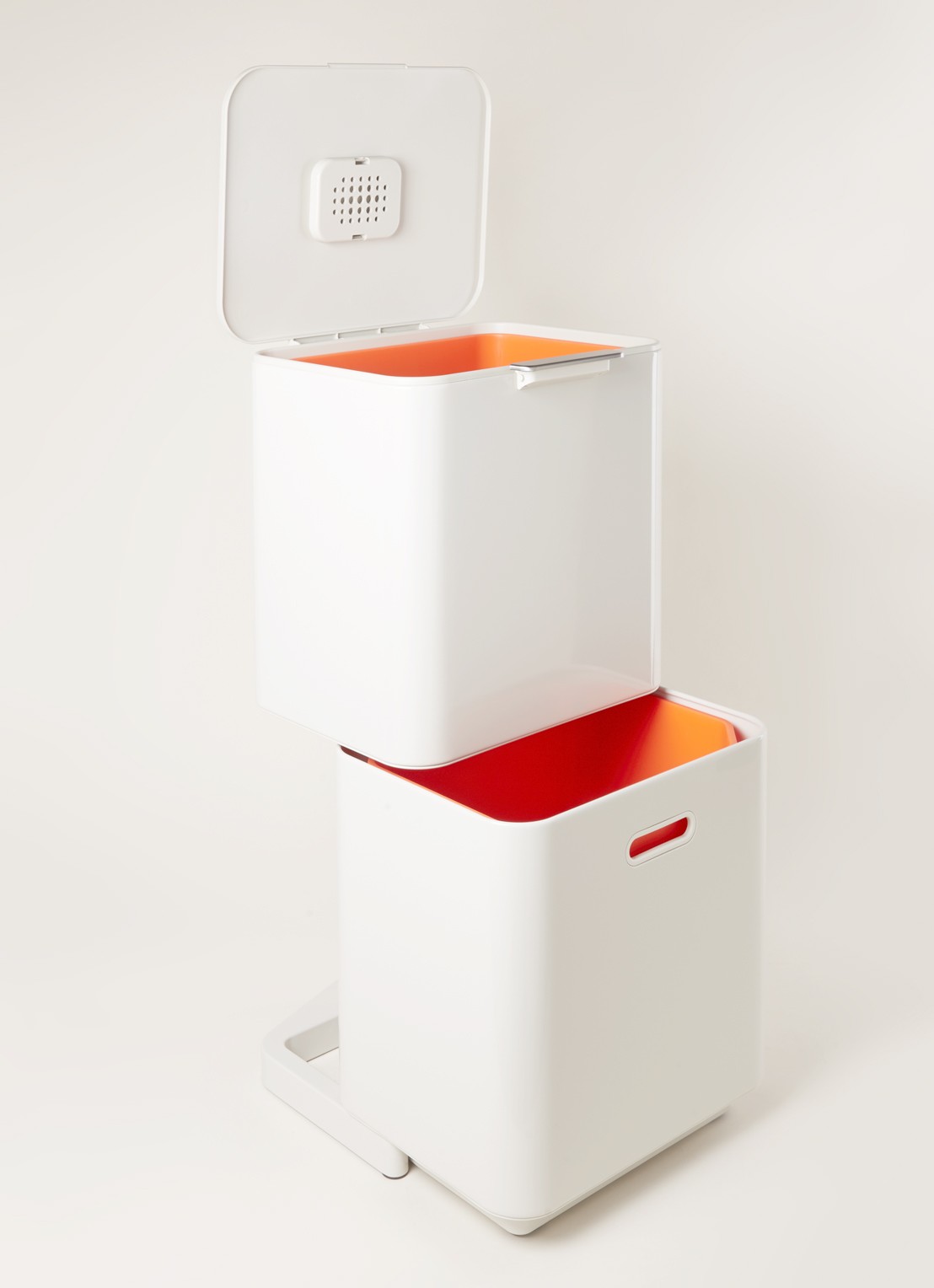 Joseph Joseph Totem Max prullenbak 60 liter - detail lichtgrijs