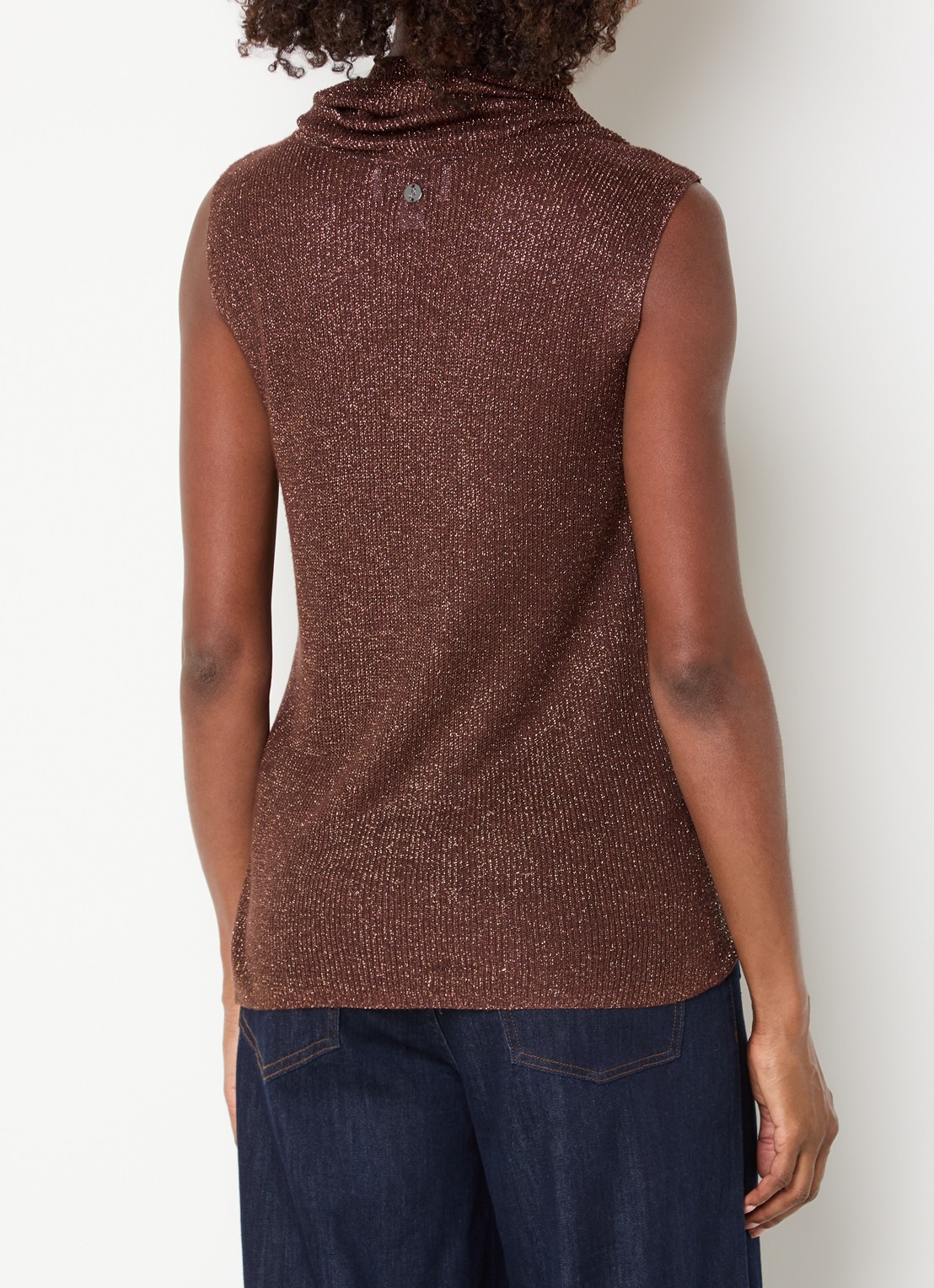 Joseph Ribkoff Grofgebreide top met strass en watervalhals - achterkant 2 bruin