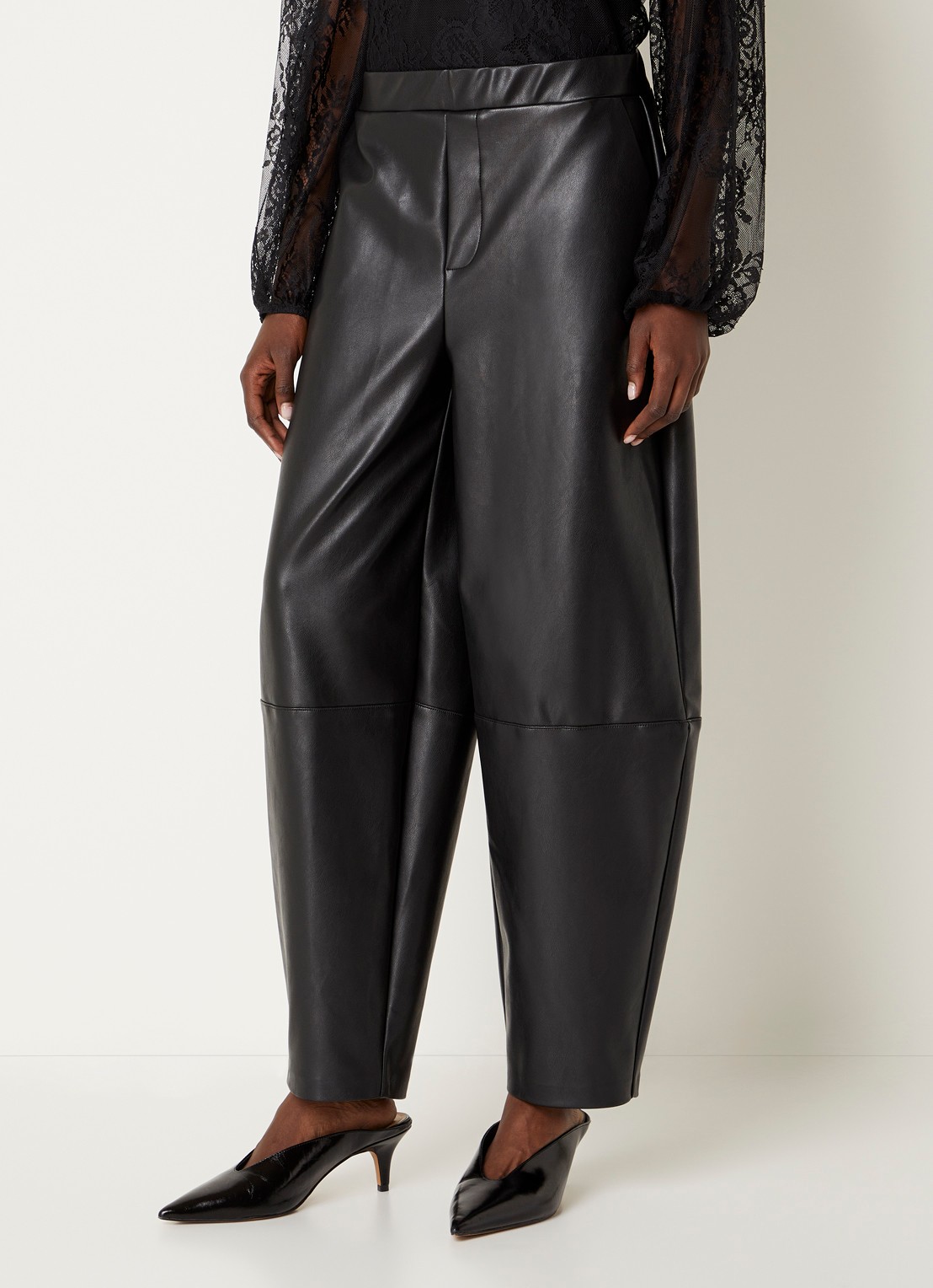 Joseph Ribkoff High waist loose fit broek van imitatieleer met steekzakken - detail zwart