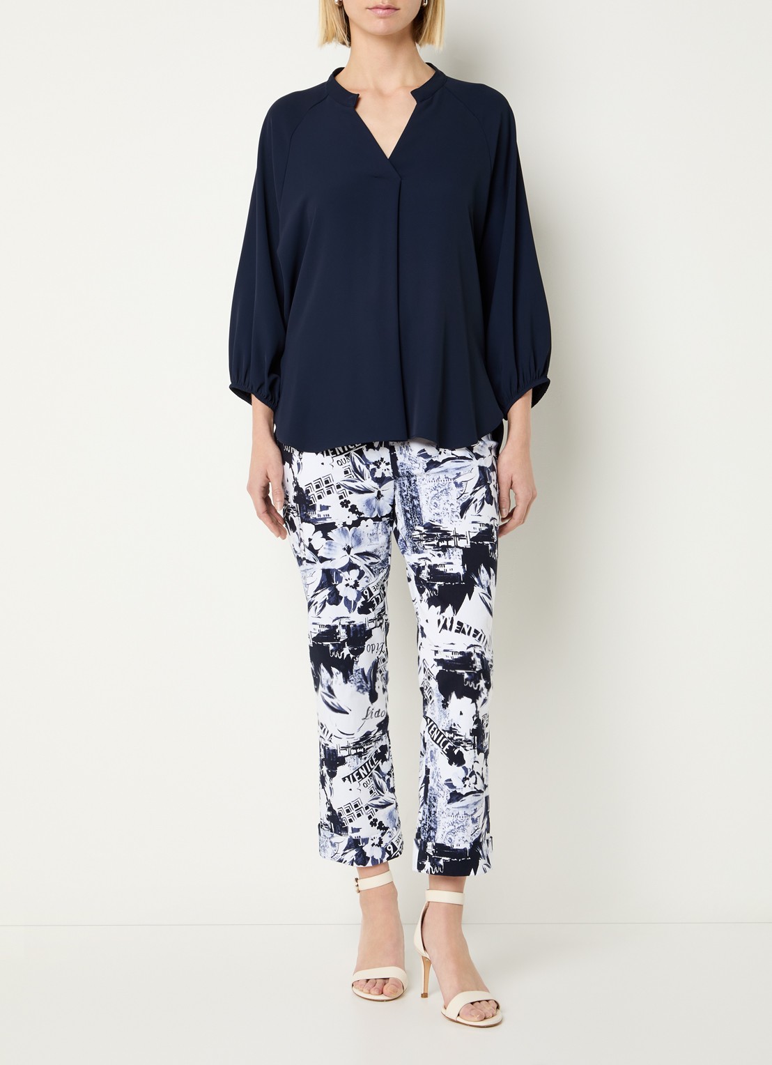 Joseph Ribkoff High waist tapered fit cropped broek met print - voorkant 4 blauw