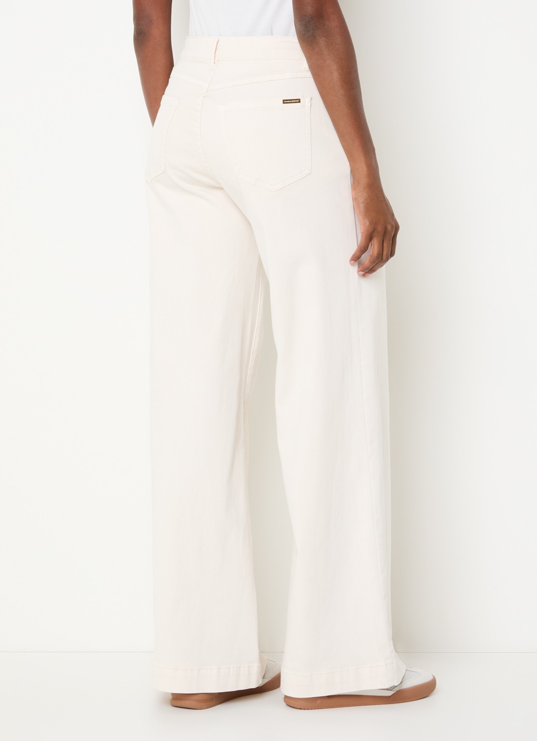 Joseph Ribkoff Mid waist flared jeans met gekleurde wassing en opgestikte zakken - achterkant 4 creme