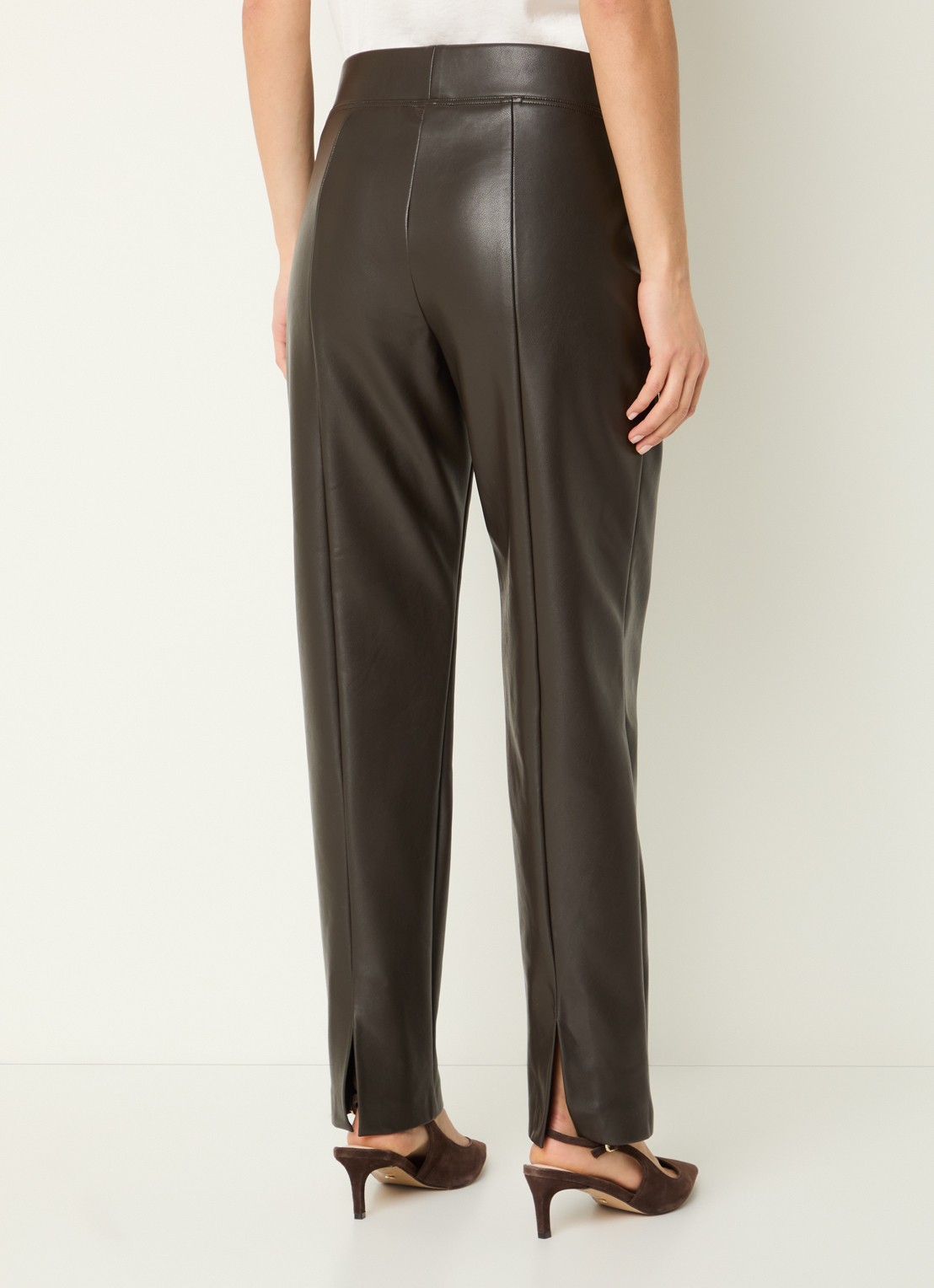 Joseph Ribkoff Mid waist straight fit broek van imitatieleer - achterkant 3 donkerbruin