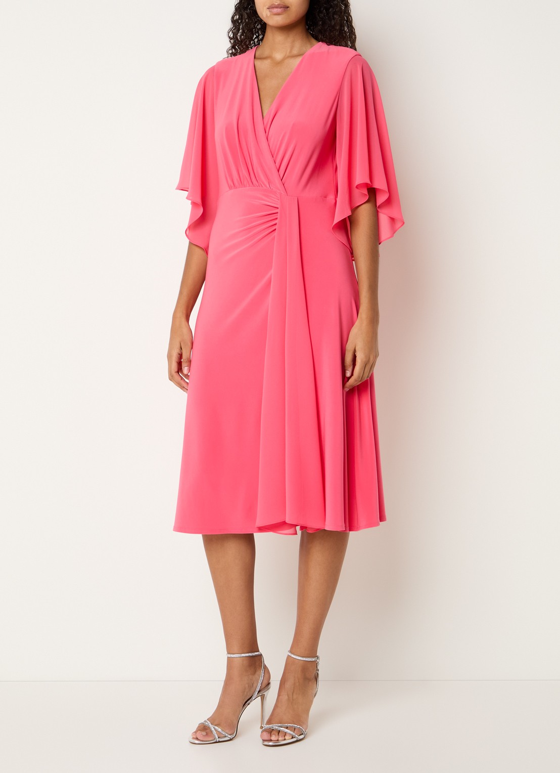 Joseph Ribkoff Midi jurk met V-hals en plooidetail - detail koraalroze