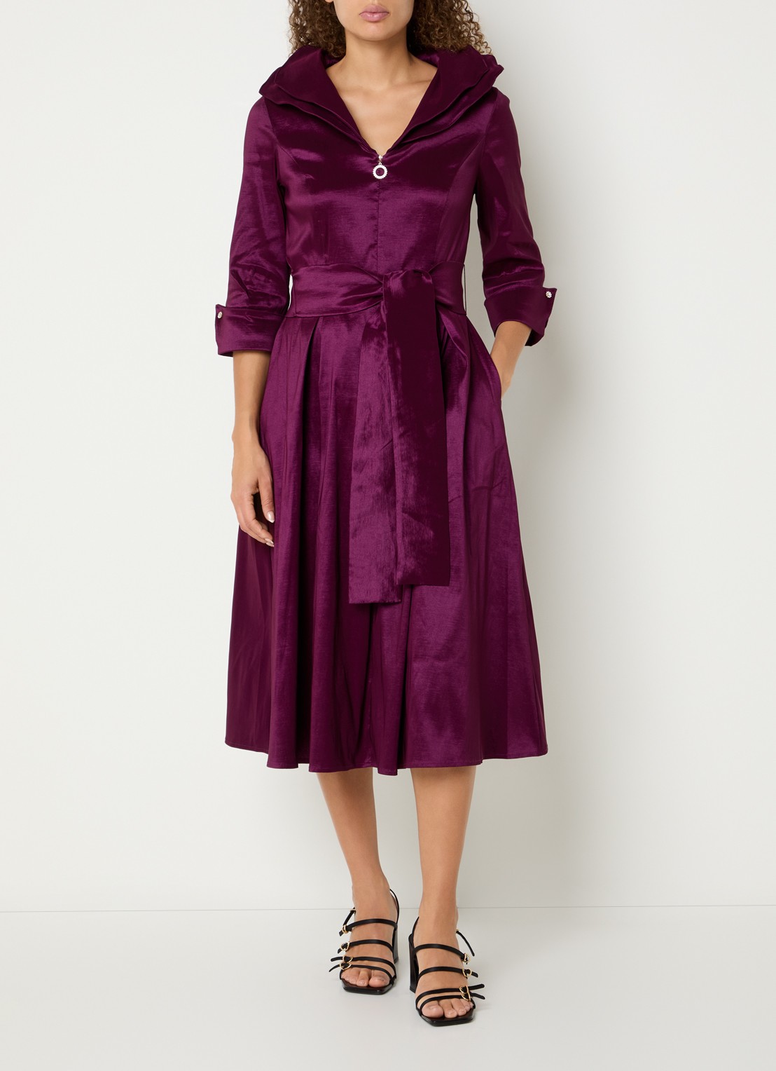 Joseph Ribkoff Midi tuniekjurk van satijn met strikceintuur - detail aubergine