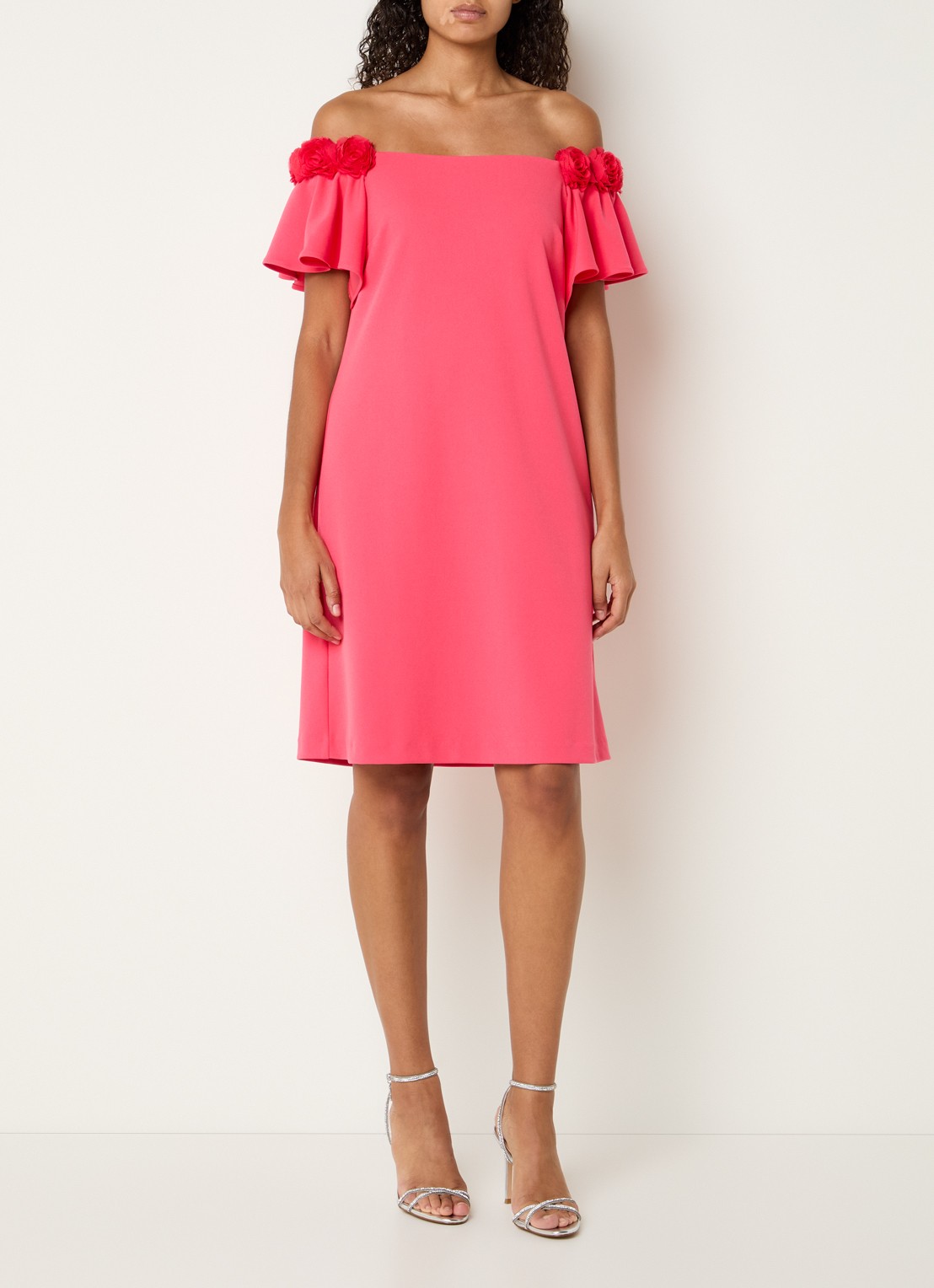 Joseph Ribkoff Off shoulder mini jurk met applicatie - voorkant 3 koraalroze