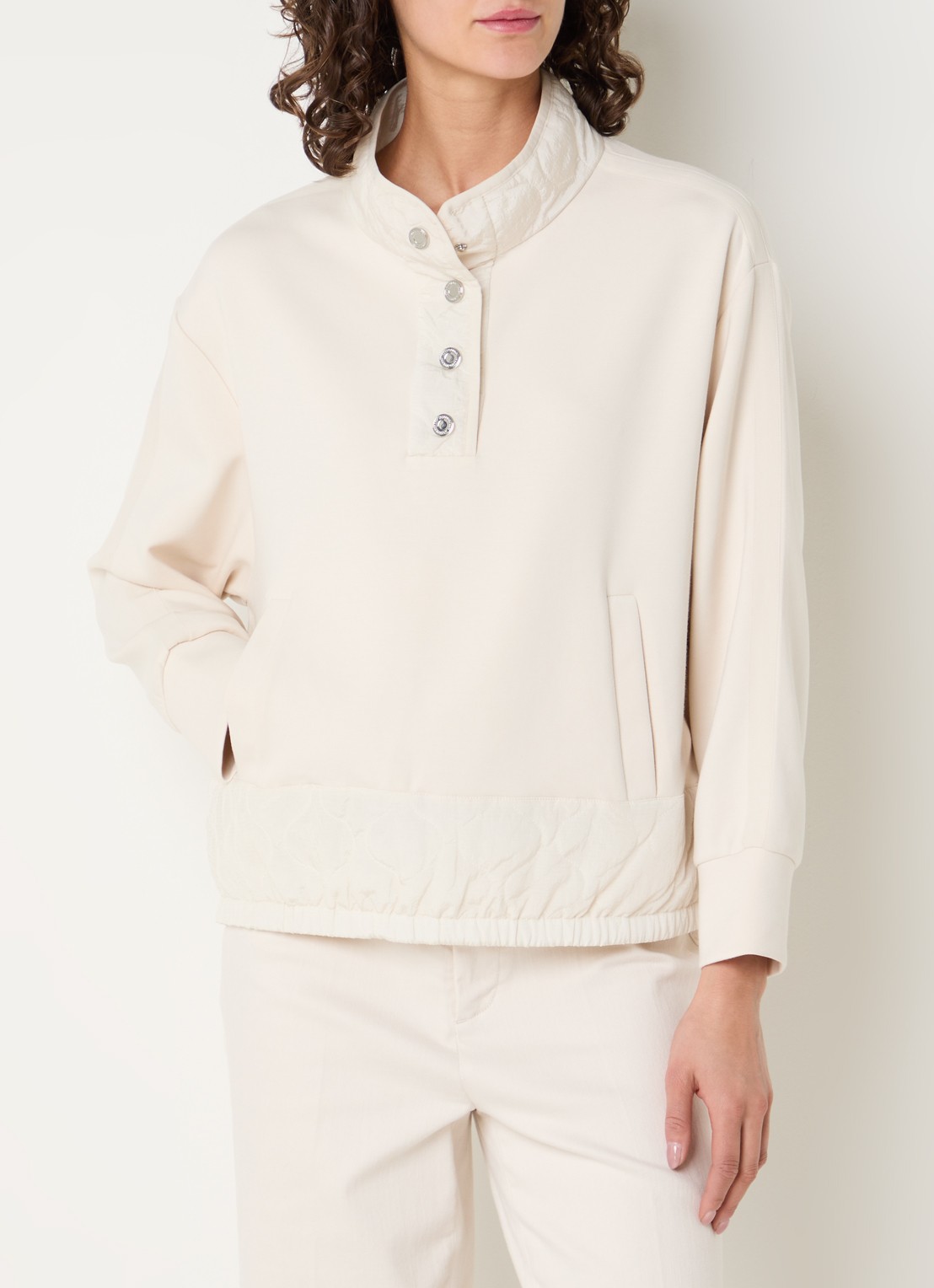 Joseph Ribkoff Sweater met steekzakken en opstaande kraag - detail 3 ivoor