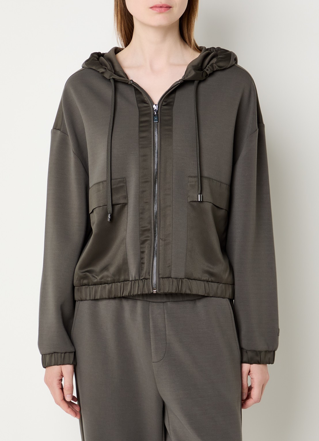 Joseph Ribkoff Sweatvest met opgestikte zakken - detail olijfgroen