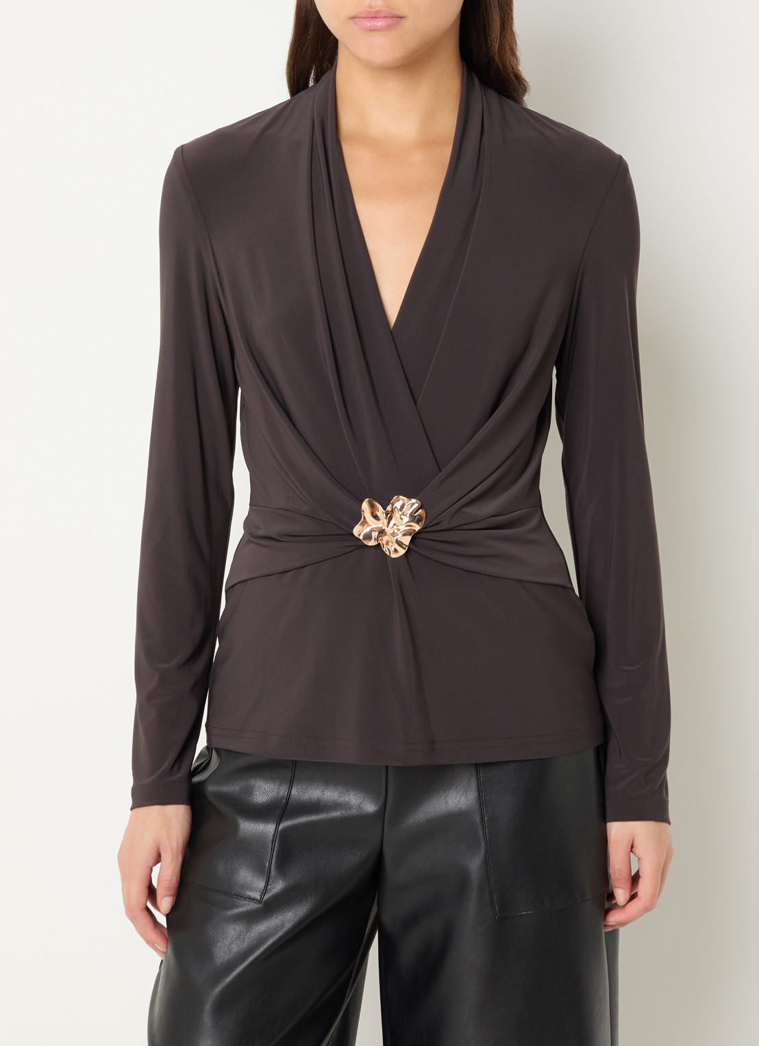 Joseph Ribkoff Top met V-hals - detail 4 donkerbruin