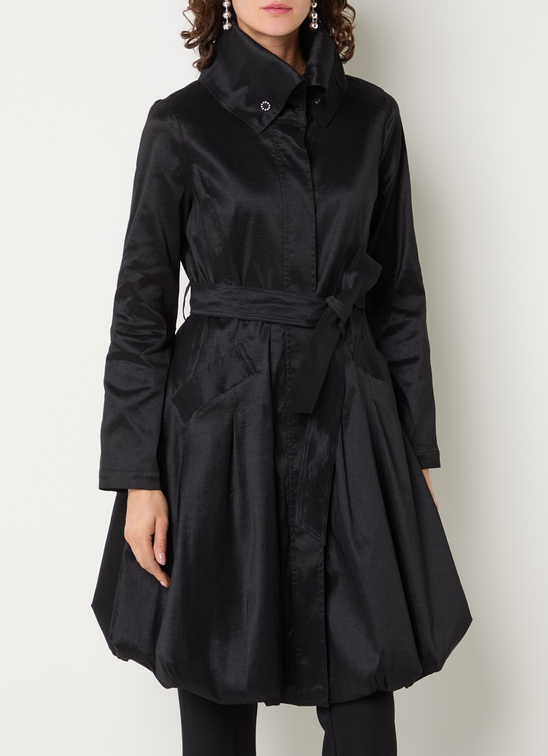 Joseph Ribkoff Trenchcoat met strikceintuur en steekzakken - detail zwart