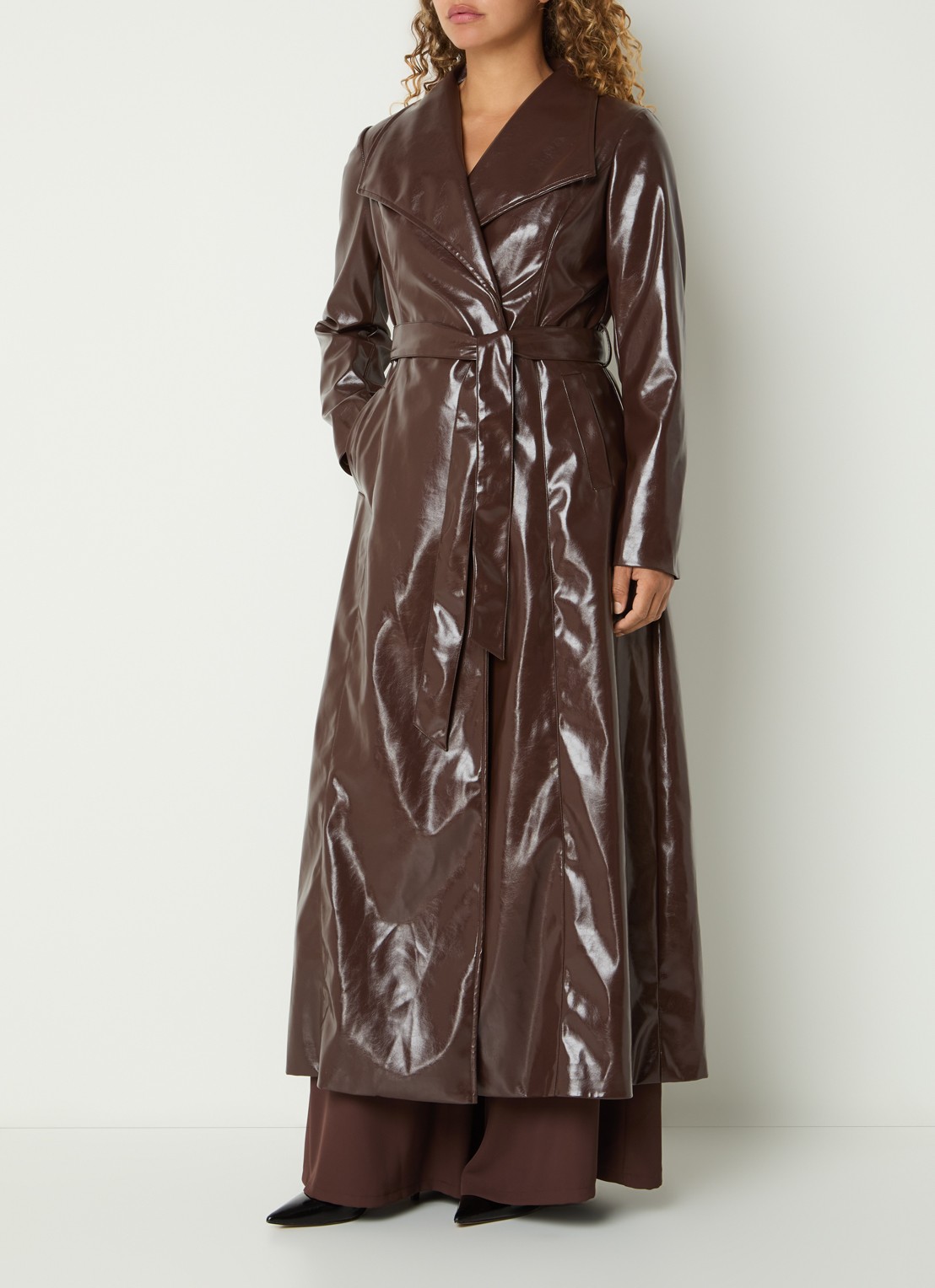 Joseph Ribkoff Trenchcoat van imitatieleer met strikceintuur - detail bruin