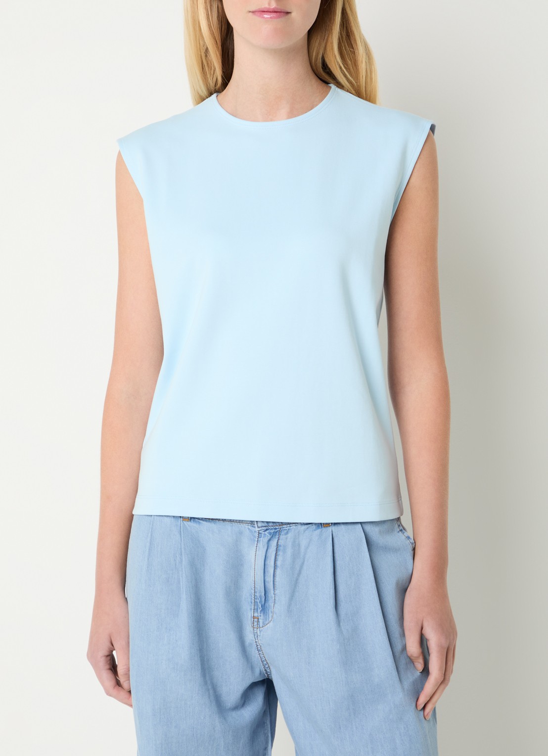 Josephine & Co Bastiaan top met ronde hals - detail 2 lichtblauw