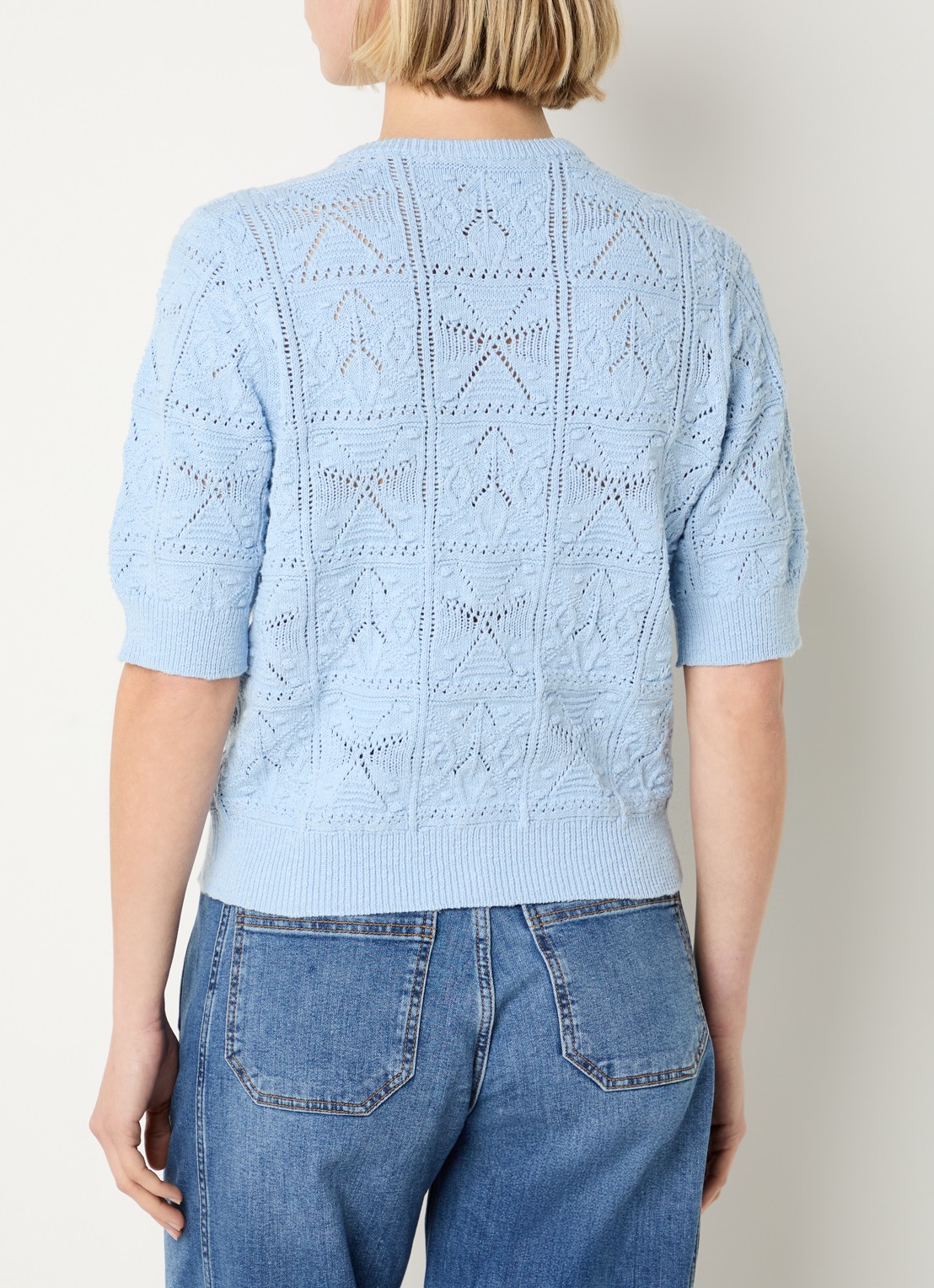 Josephine & Co Beau grofgebreid vest met opengebreid dessin - achterkant 3 lichtblauw